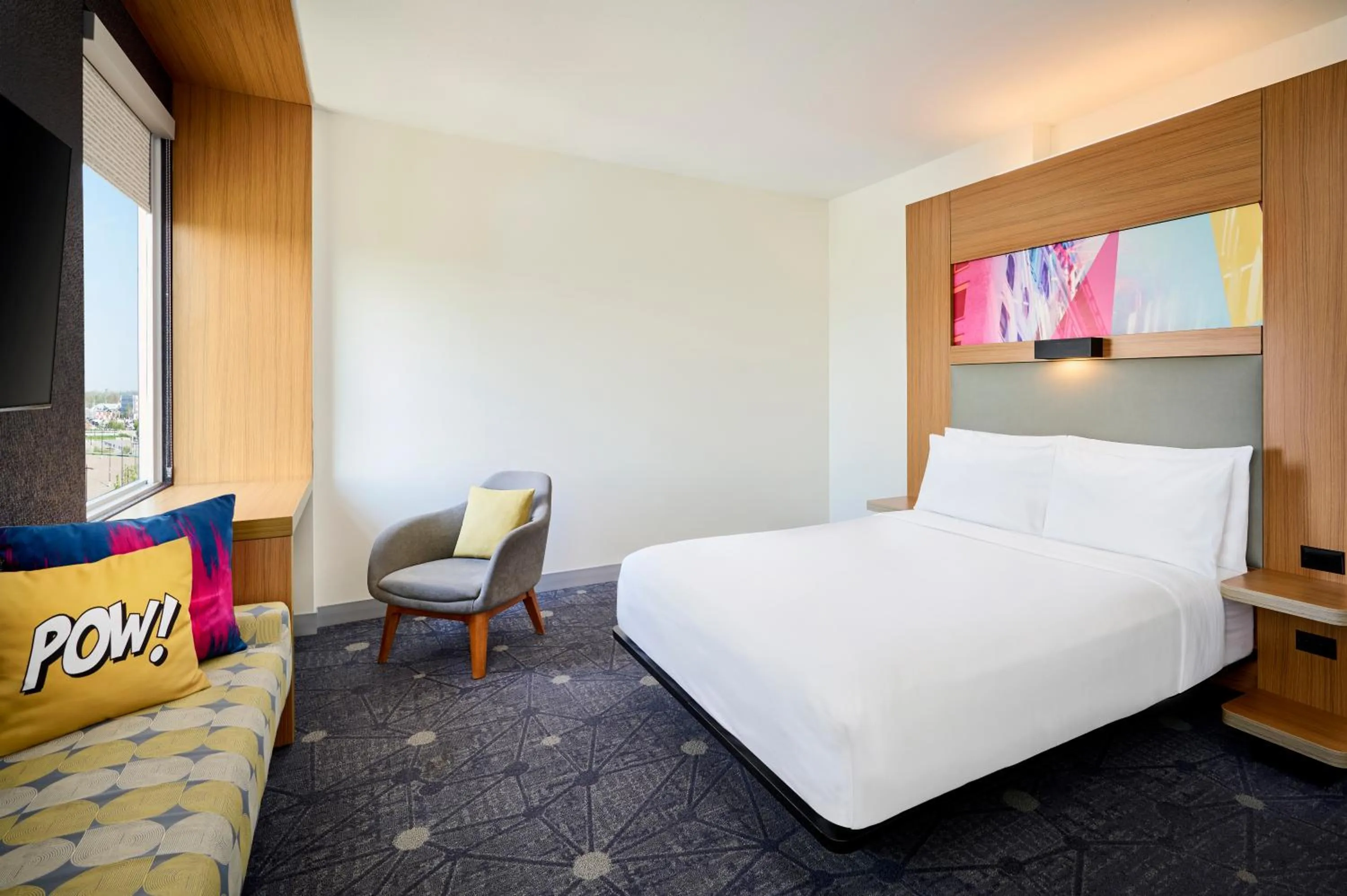 Bed in Aloft Montreal Airport