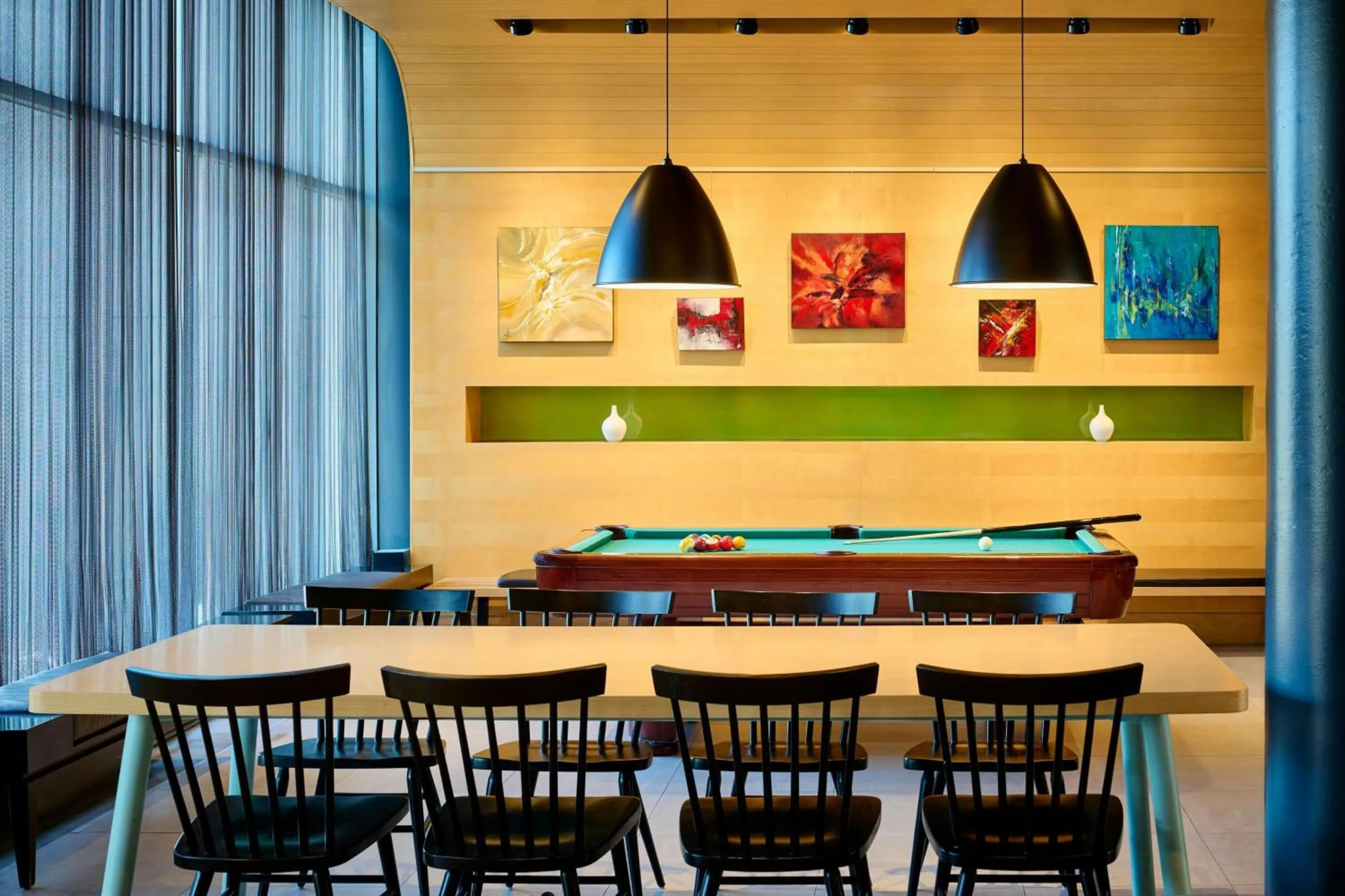 Swimming pool in Aloft Montreal Airport