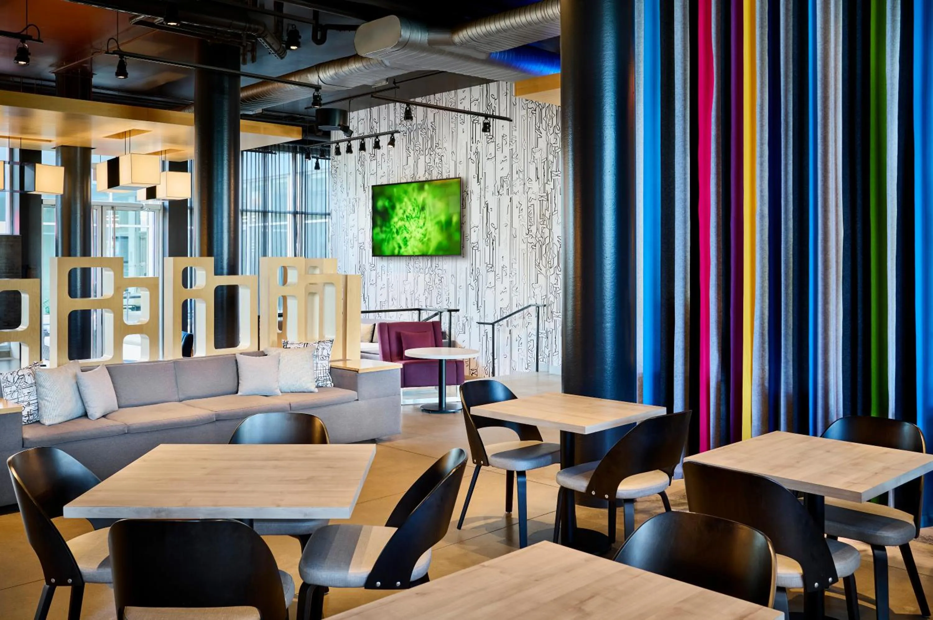 Lobby or reception in Aloft Montreal Airport