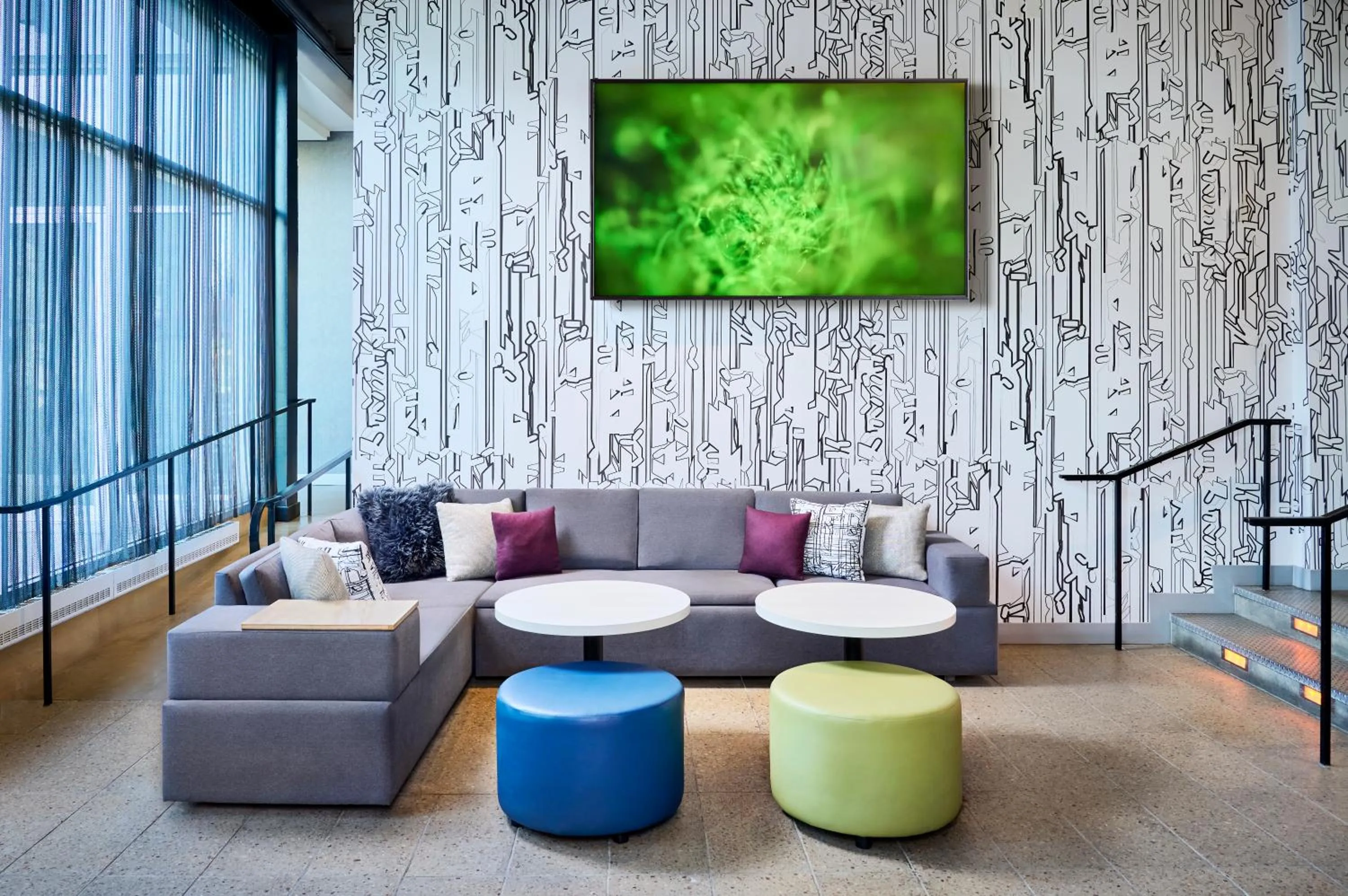 Lounge or bar in Aloft Montreal Airport