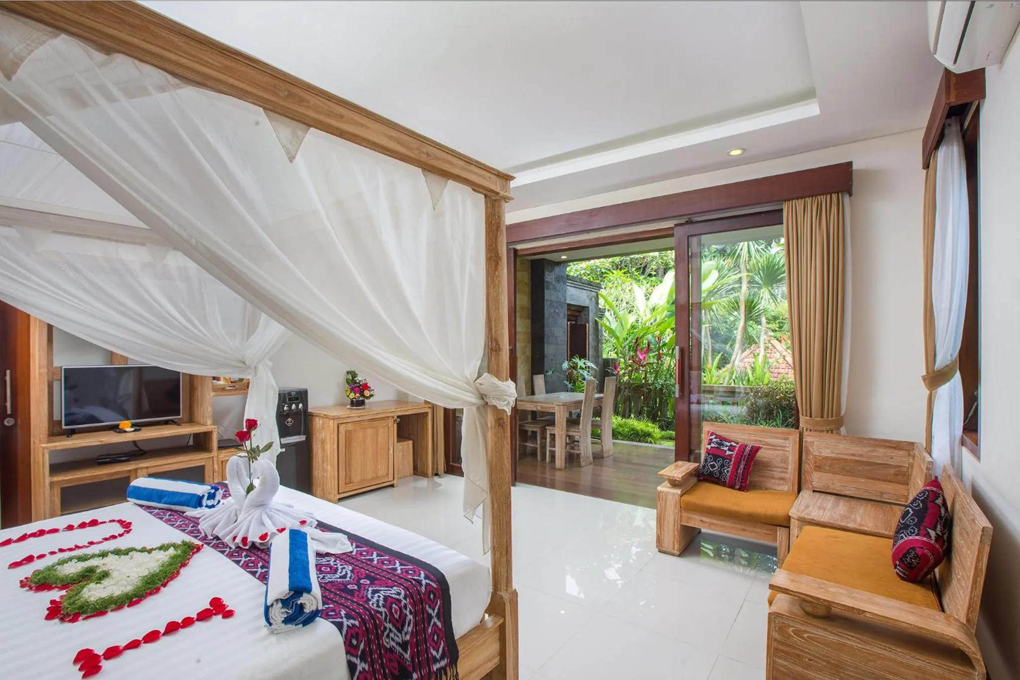 Bed in Alas Petulu Villa Resort and Spa