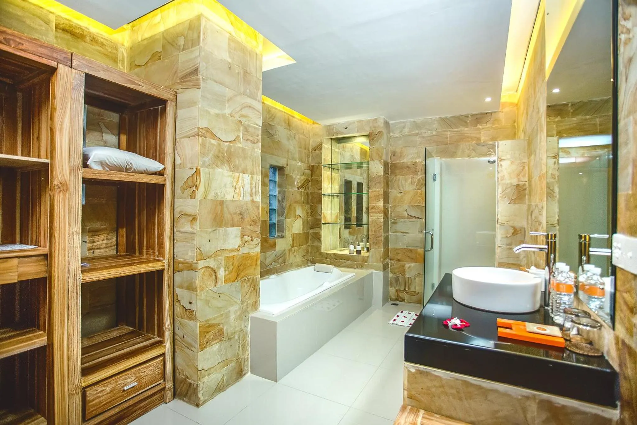 Shower in Alas Petulu Villa Resort and Spa