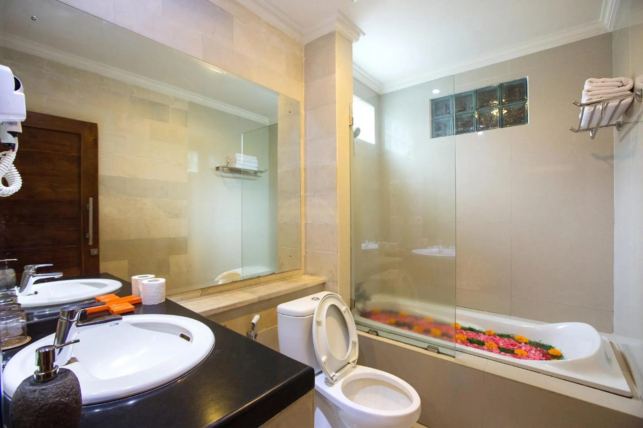 Shower in Alas Petulu Villa Resort and Spa