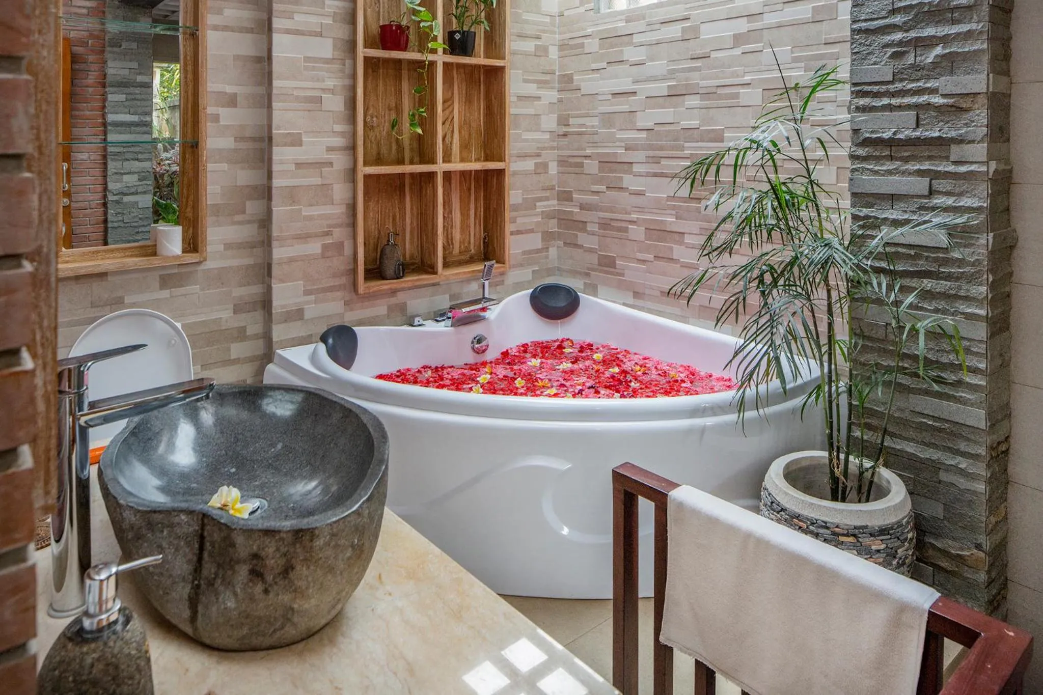 Bathroom in Alas Petulu Villa Resort and Spa