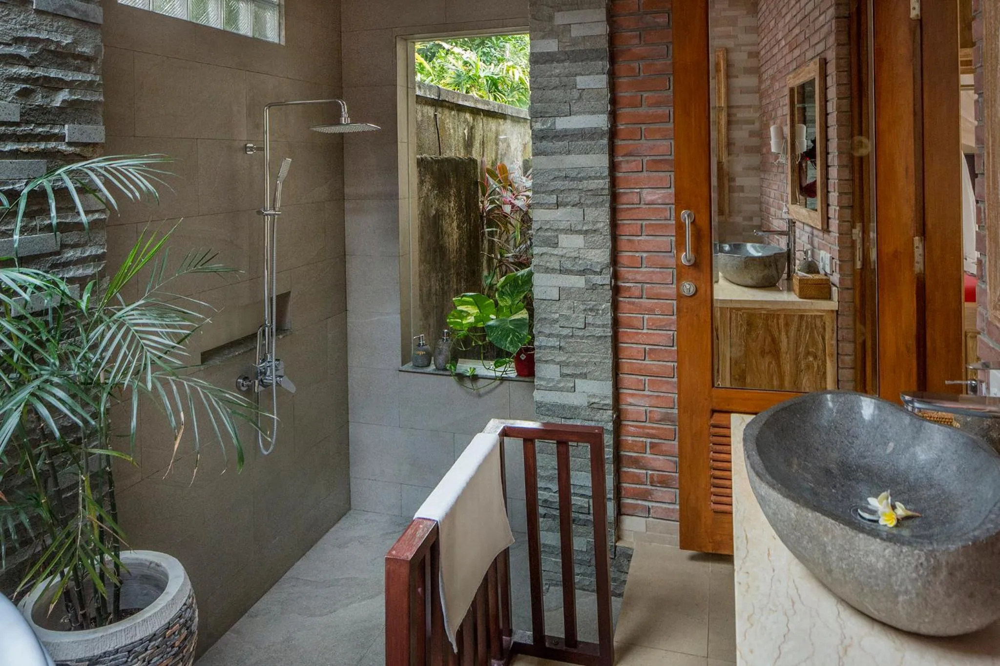 Shower in Alas Petulu Villa Resort and Spa