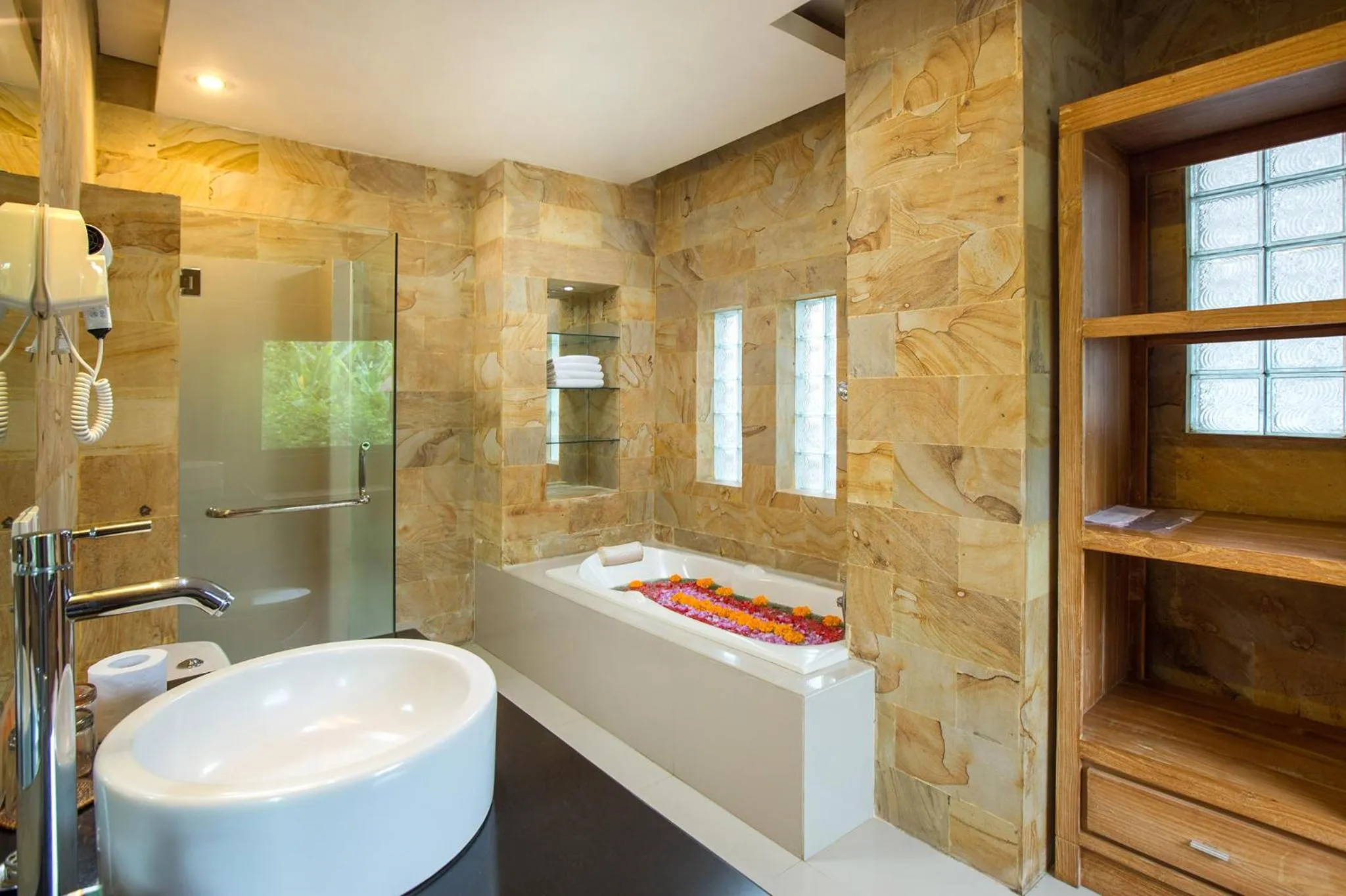 Shower in Alas Petulu Villa Resort and Spa