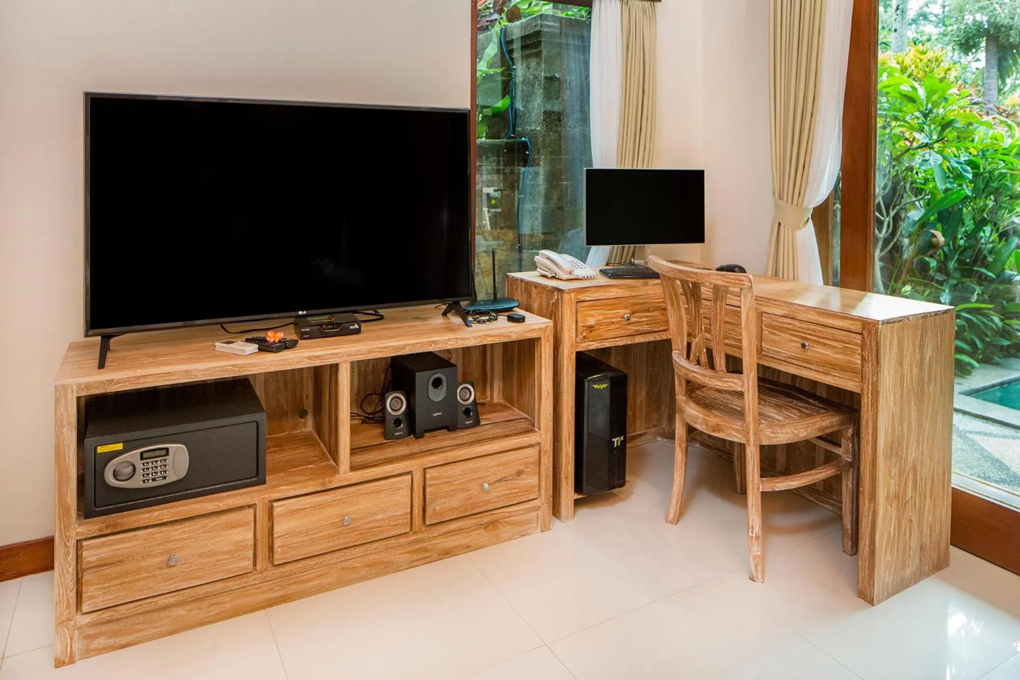 TV and multimedia in Alas Petulu Villa Resort and Spa