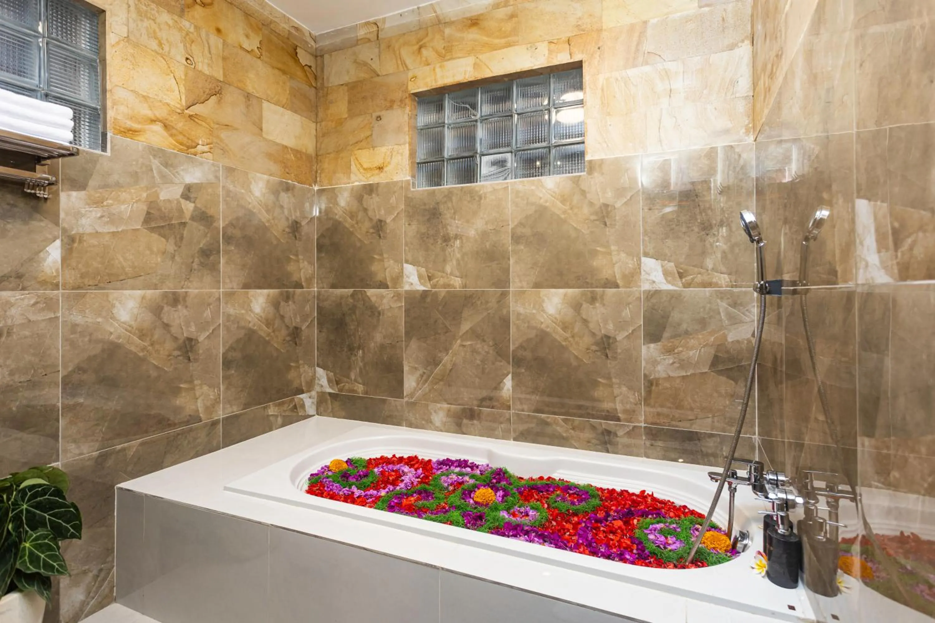 Bathroom in Alas Petulu Villa Resort and Spa