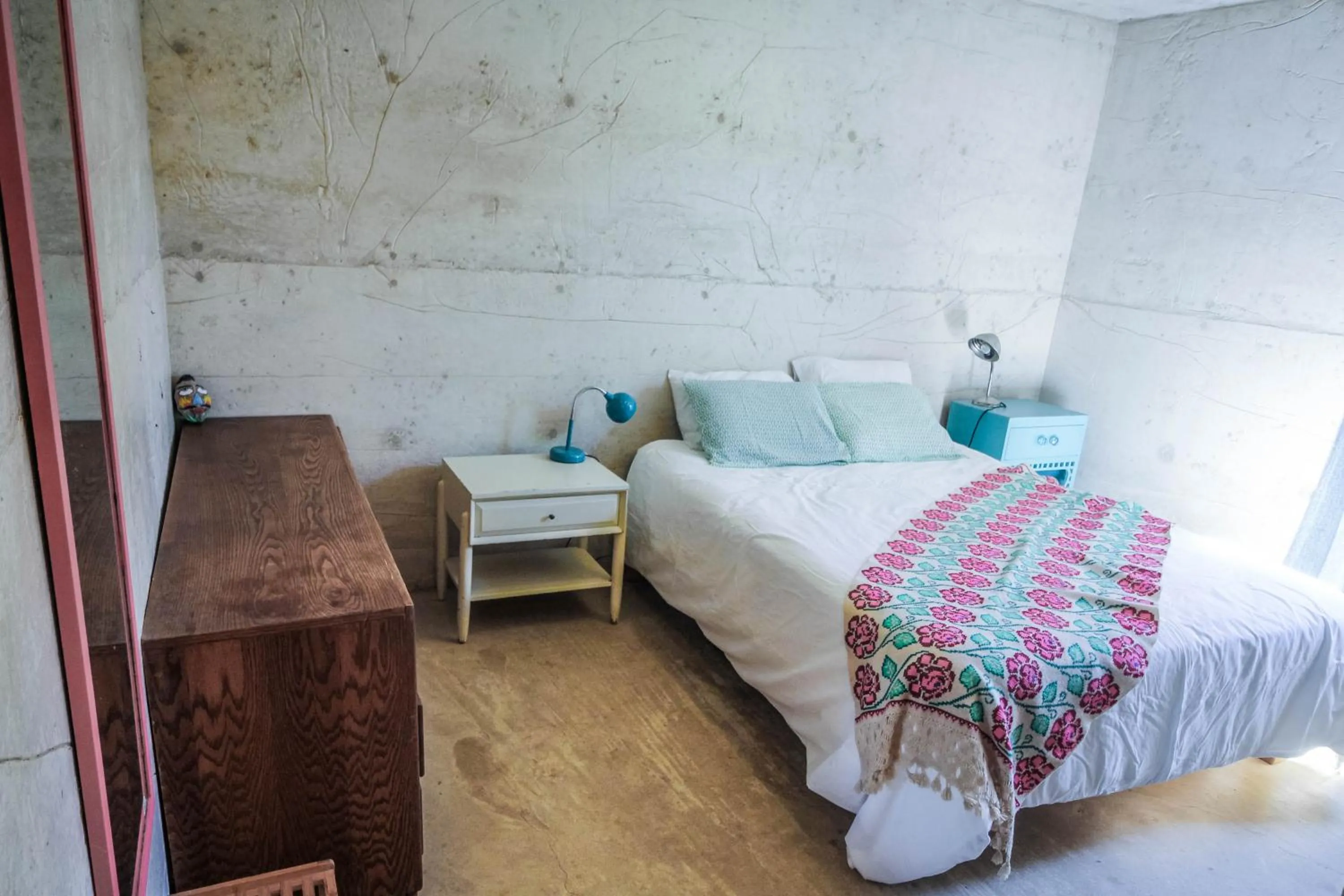 Bed in Todos Santos Hostel super fast and stable satellite wifi