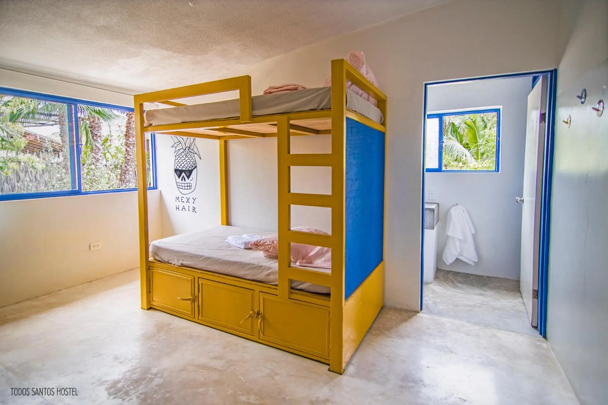 Bed in Todos Santos Hostel super fast and stable satellite wifi