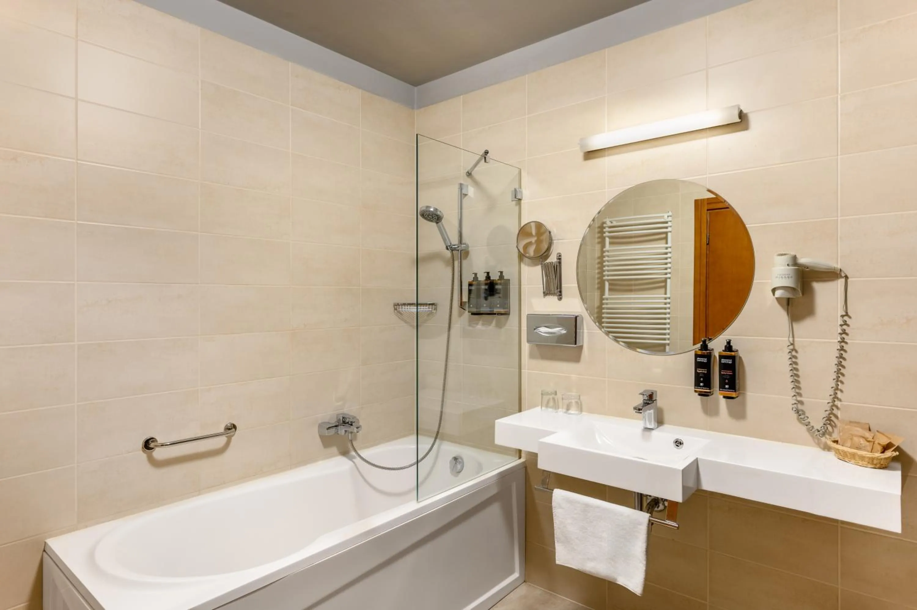 Bathroom in Mercure Szekesfehervar Magyar Kiraly