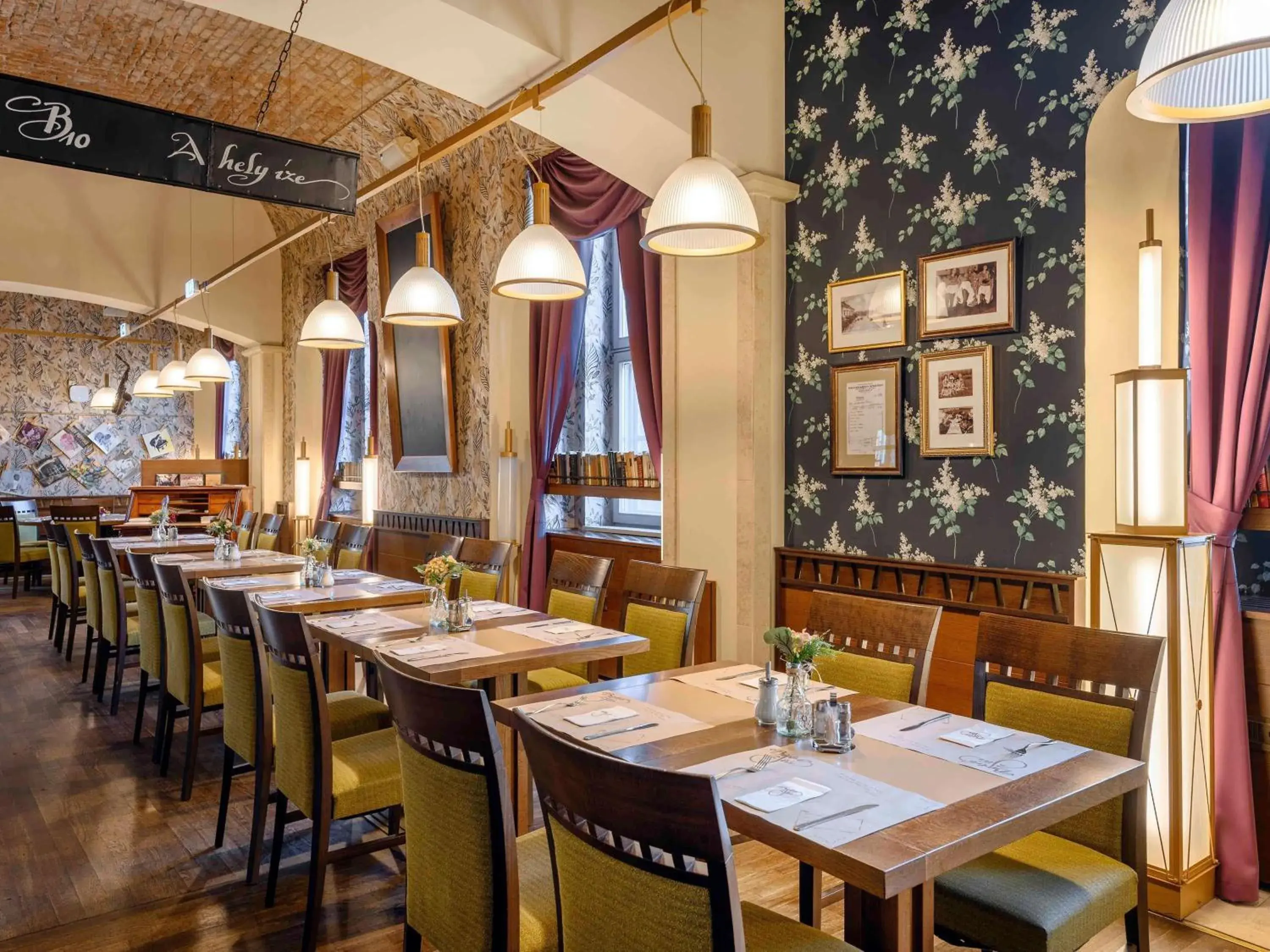 Restaurant/places to eat in Mercure Szekesfehervar Magyar Kiraly Restaurant/places to eat in Mercure Szekesfehervar Magyar Kiraly