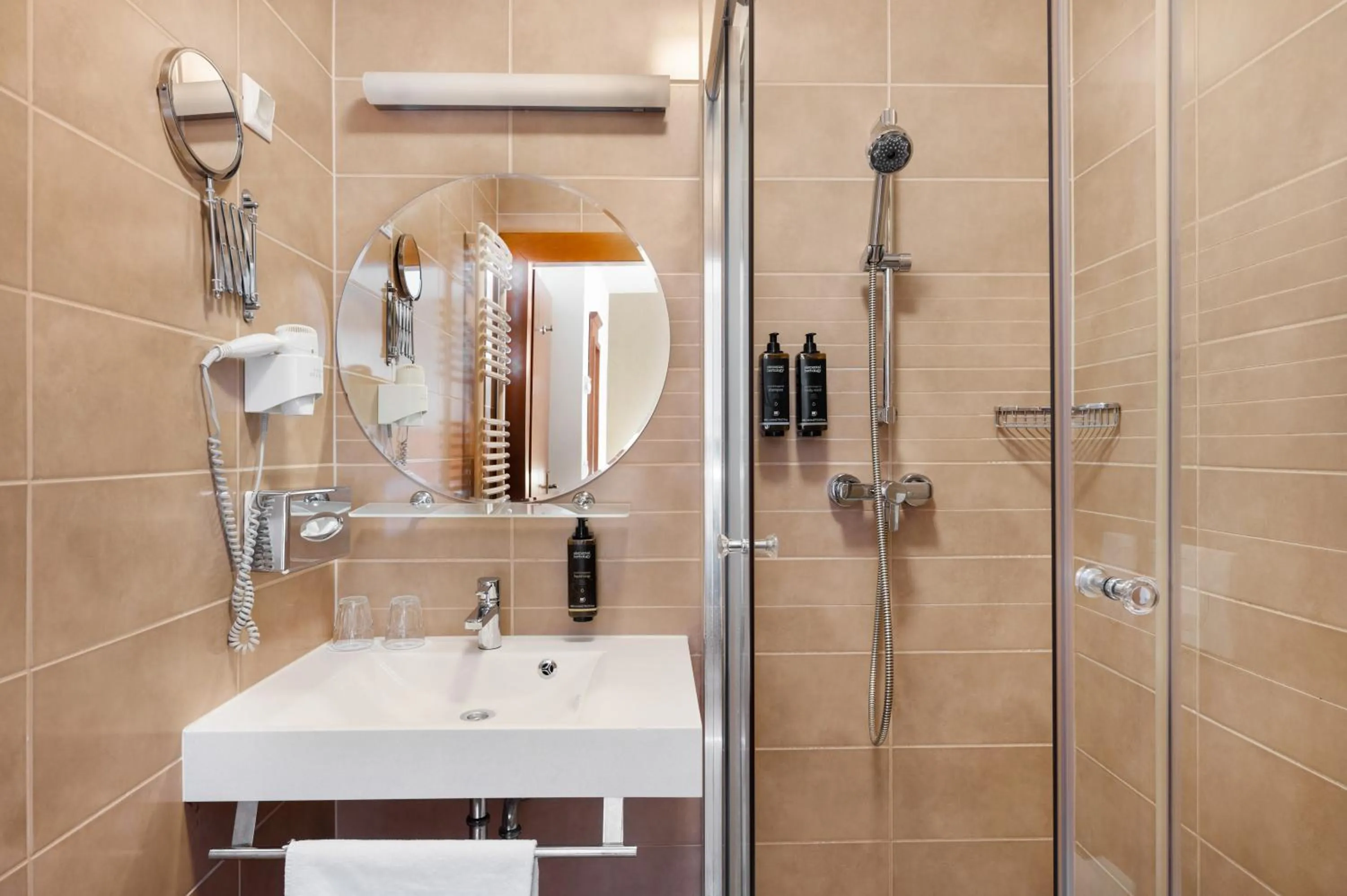 Bathroom in Mercure Szekesfehervar Magyar Kiraly