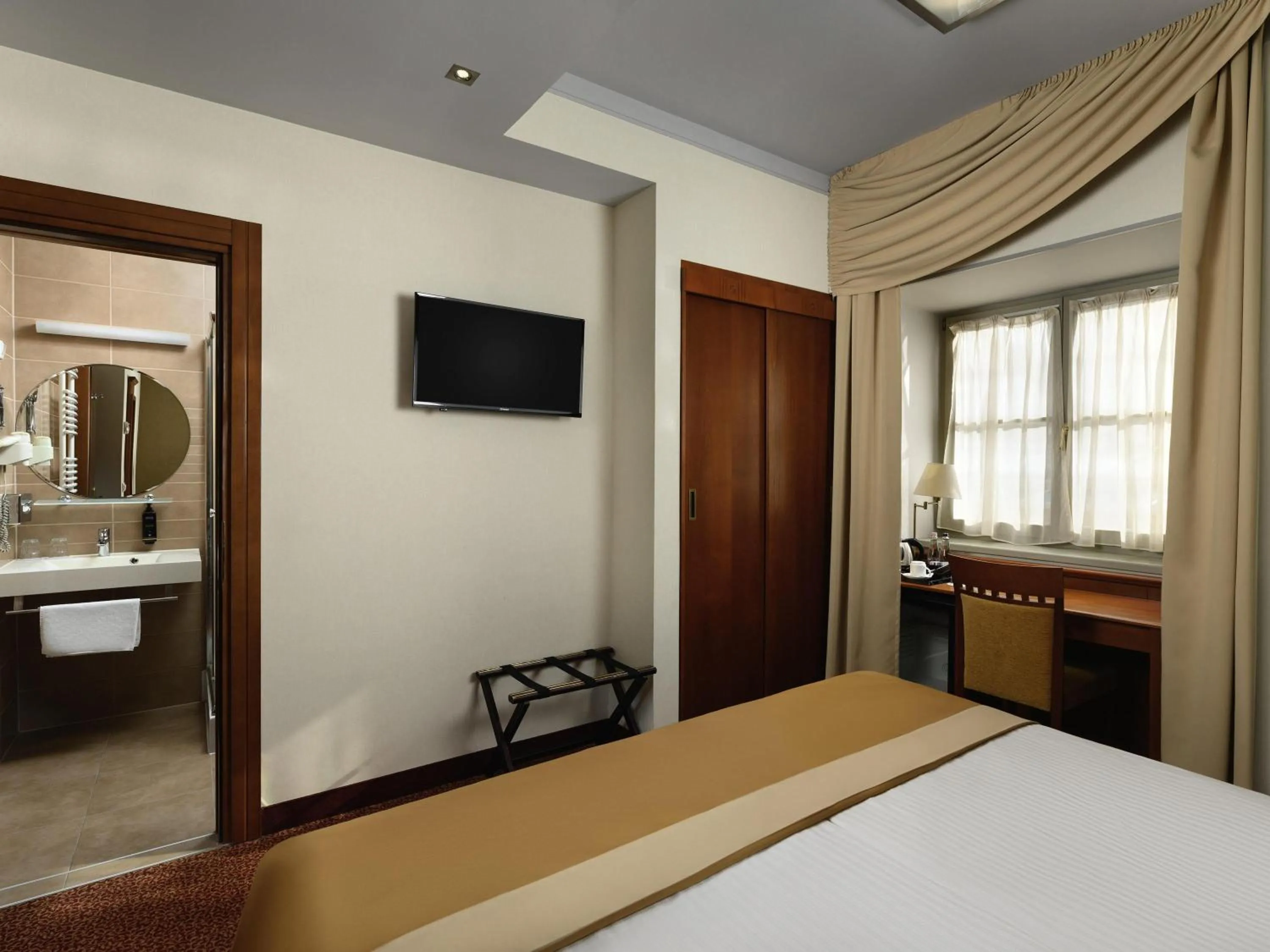 Bedroom, Bed in Mercure Szekesfehervar Magyar Kiraly