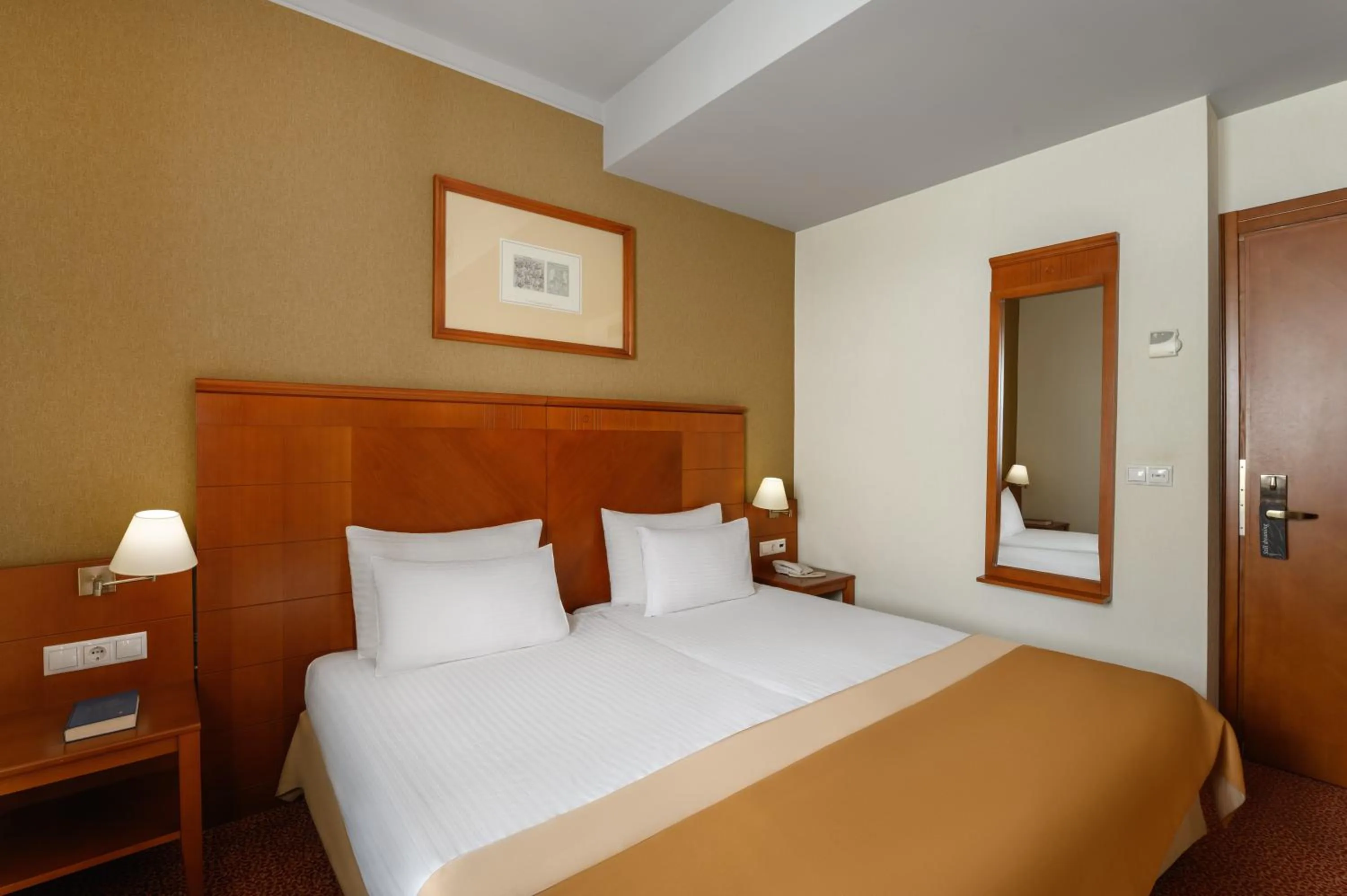 Bedroom, Bed in Mercure Szekesfehervar Magyar Kiraly