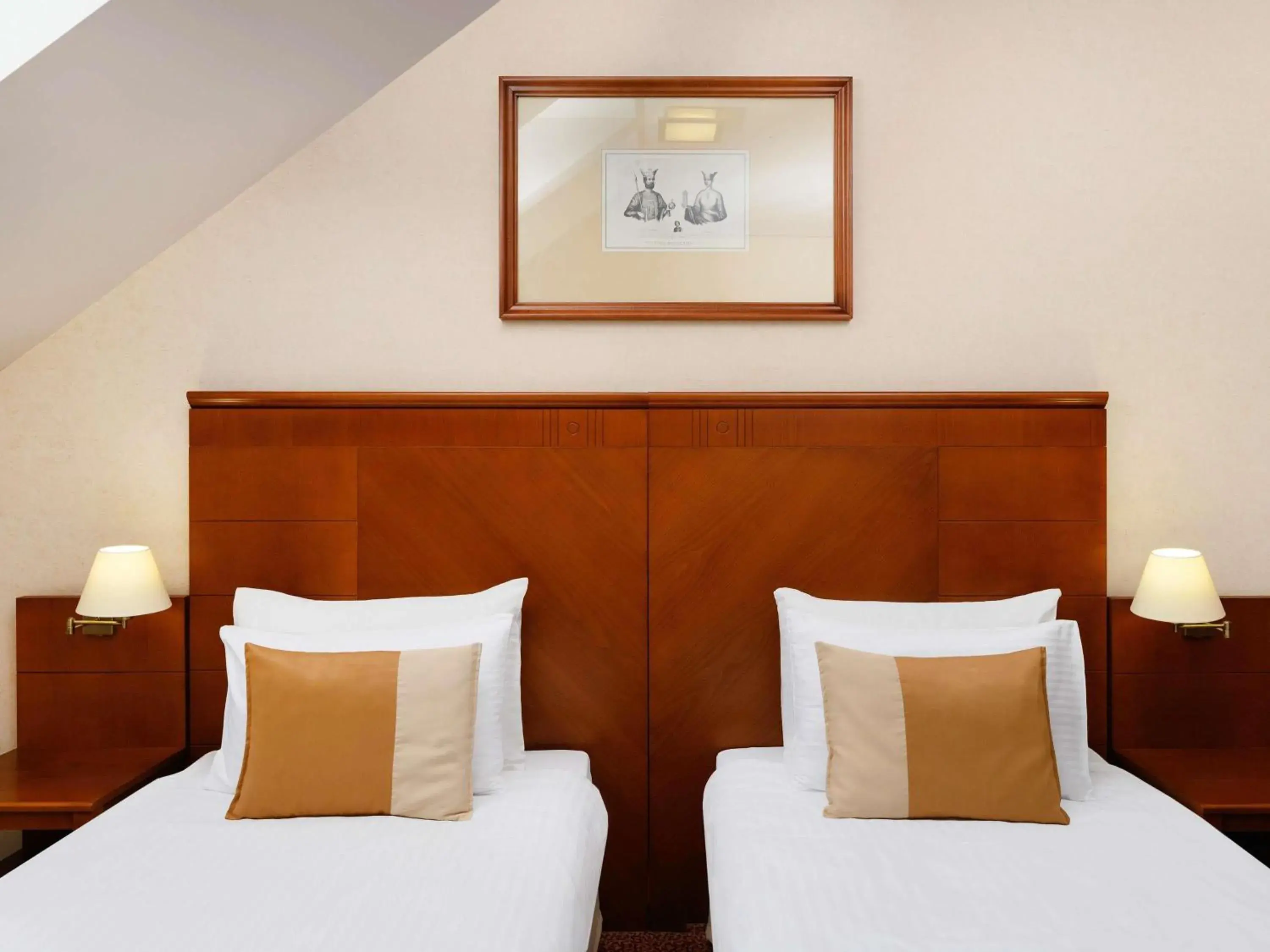 Bedroom, Bed in Mercure Szekesfehervar Magyar Kiraly Bedroom, Bed in Mercure Szekesfehervar Magyar Kiraly