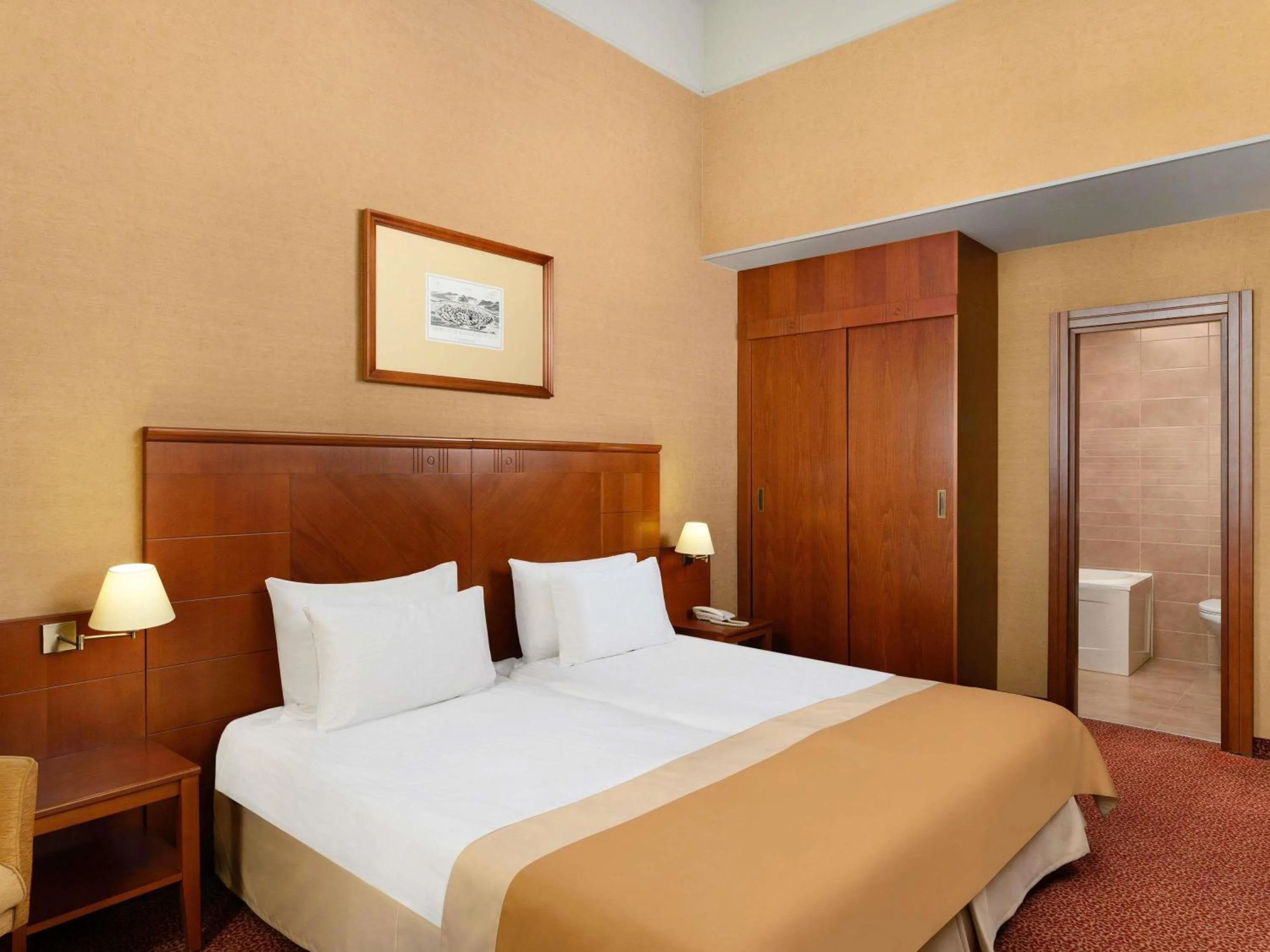 Bedroom, Bed in Mercure Szekesfehervar Magyar Kiraly