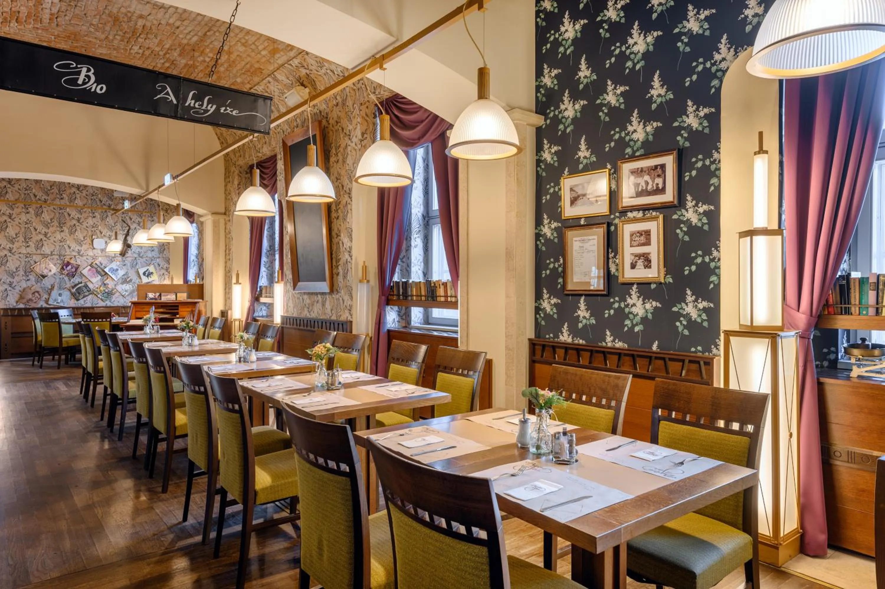 Restaurant/places to eat in Mercure Szekesfehervar Magyar Kiraly