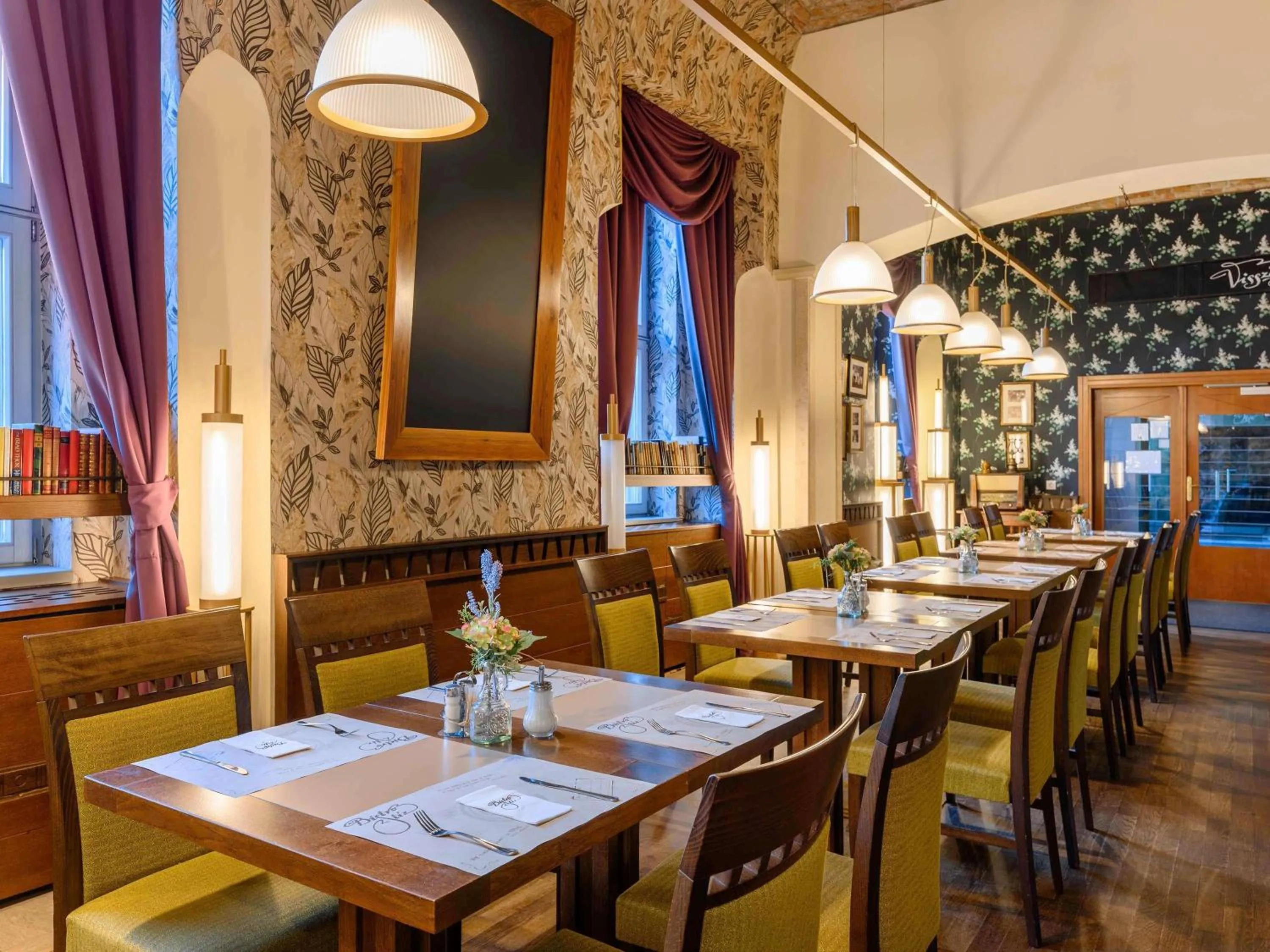 Restaurant/places to eat in Mercure Szekesfehervar Magyar Kiraly