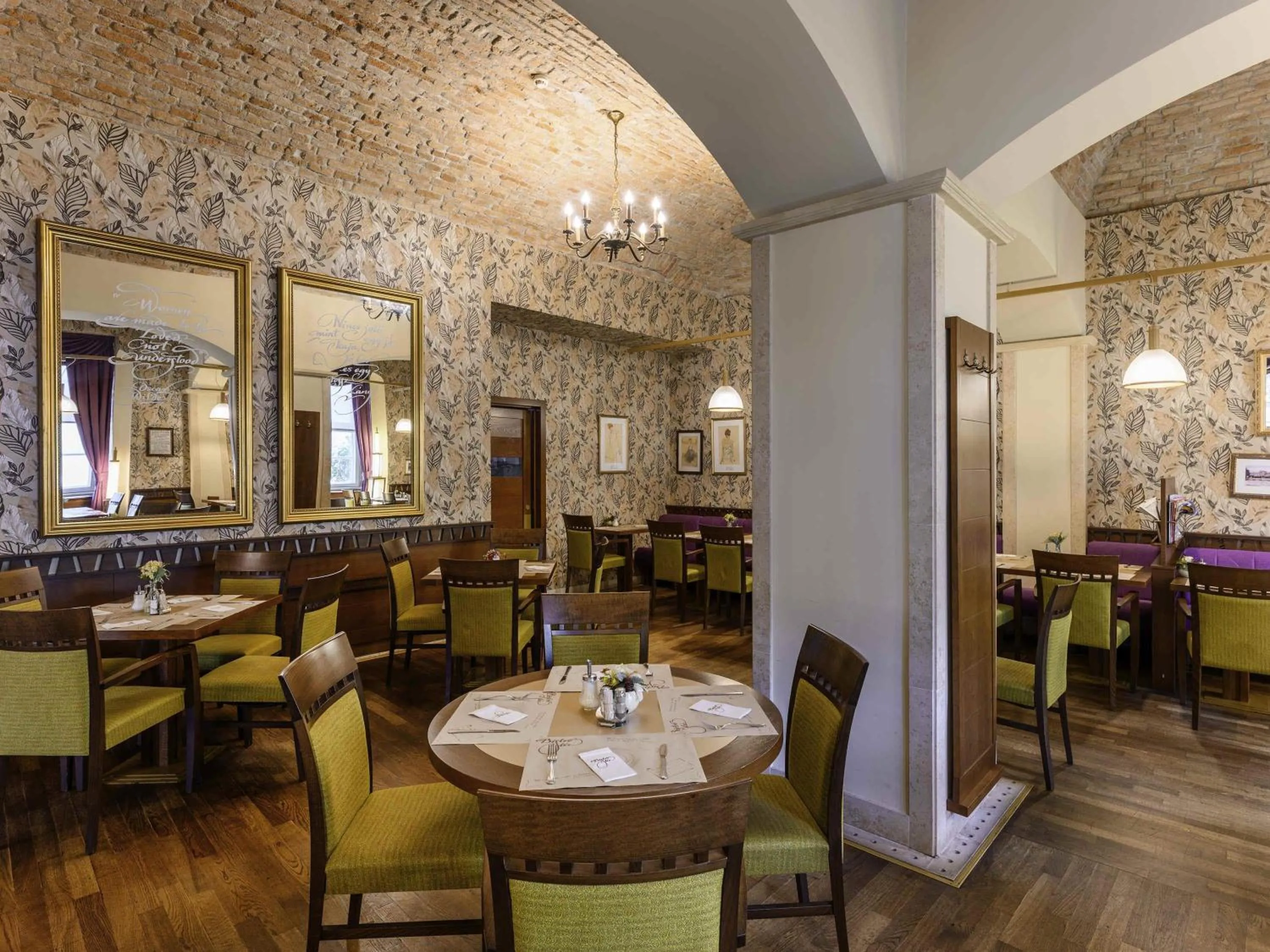 Restaurant/places to eat in Mercure Szekesfehervar Magyar Kiraly