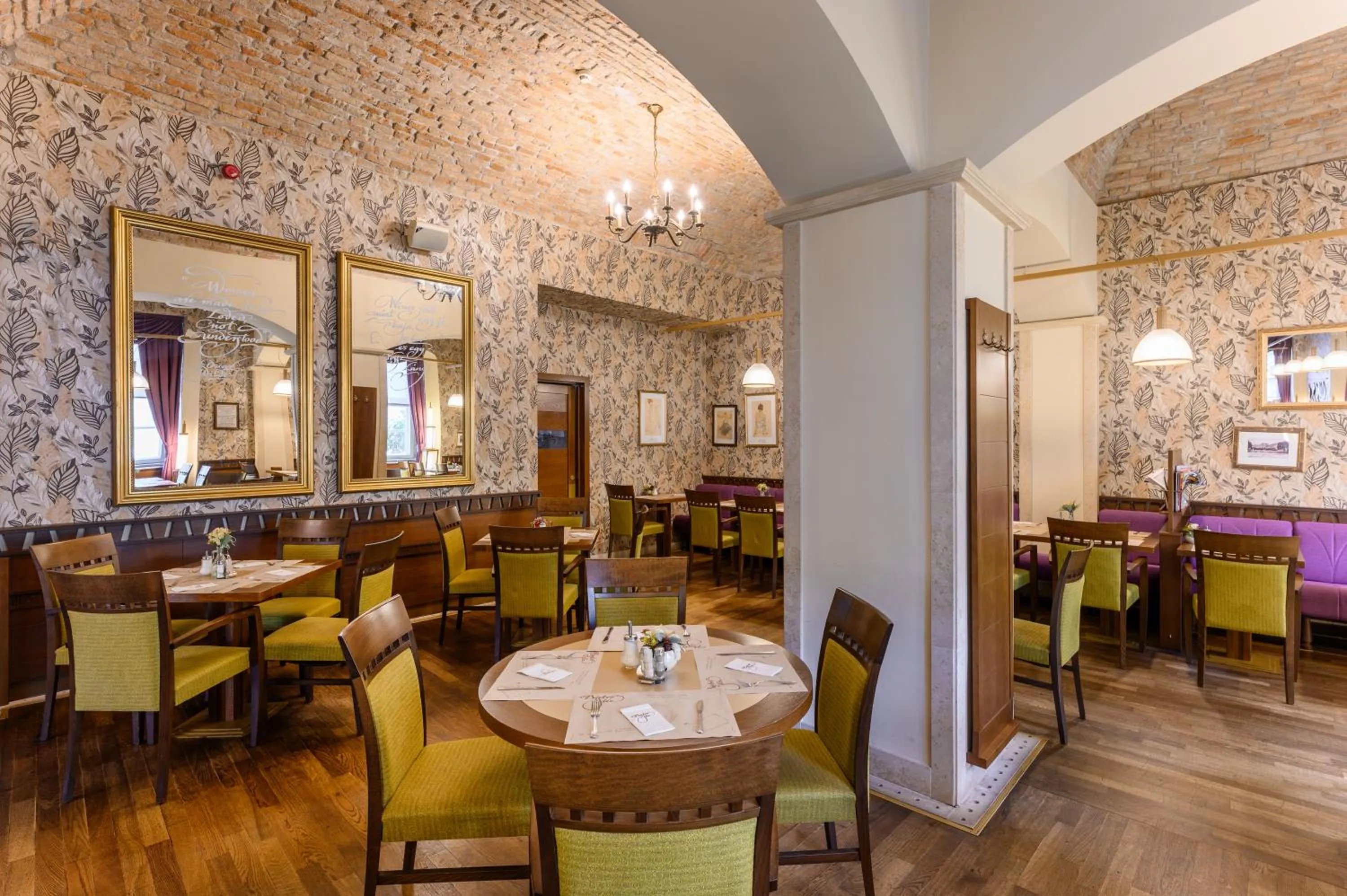 Restaurant/places to eat in Mercure Szekesfehervar Magyar Kiraly