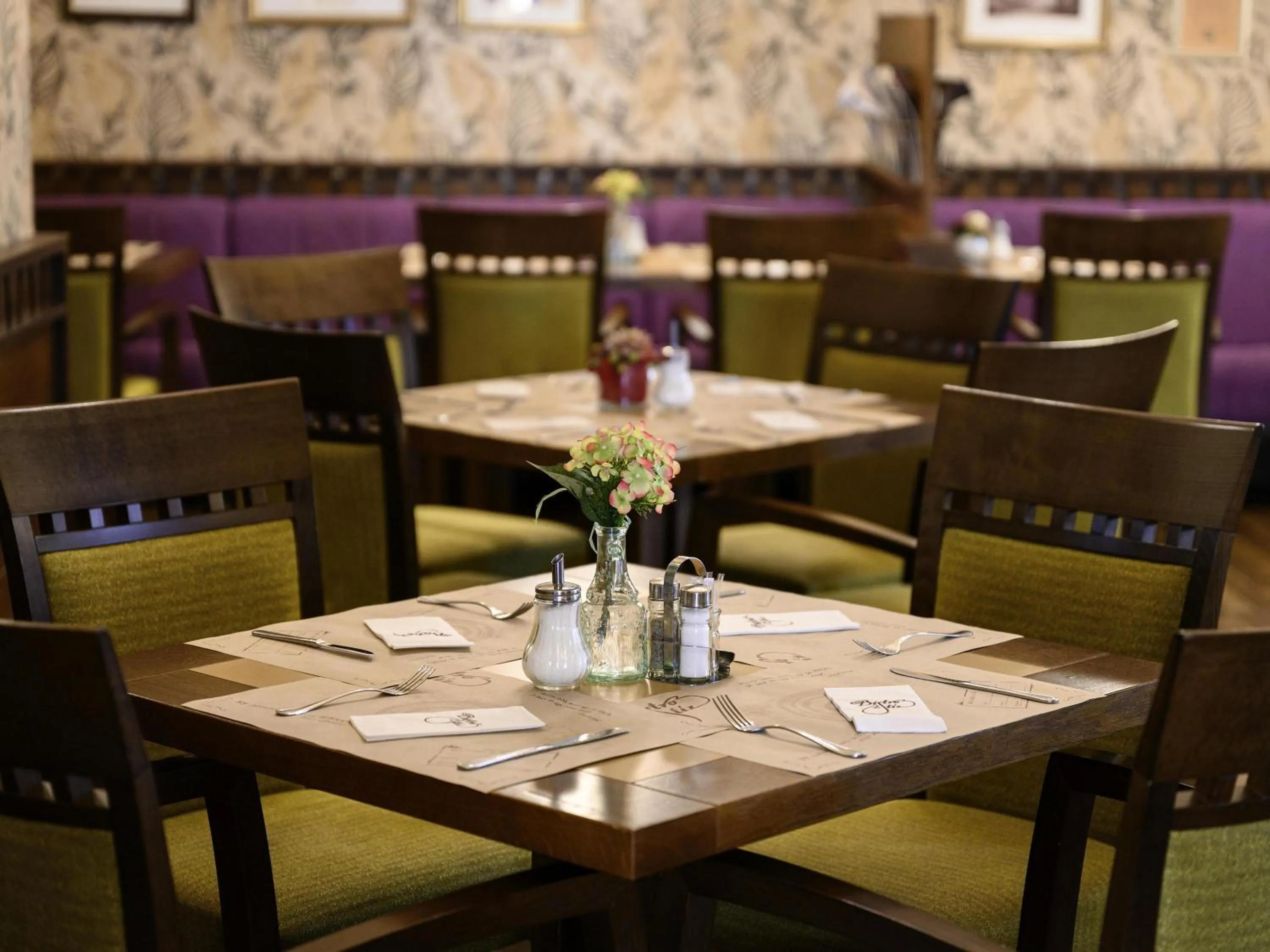 Restaurant/places to eat in Mercure Szekesfehervar Magyar Kiraly