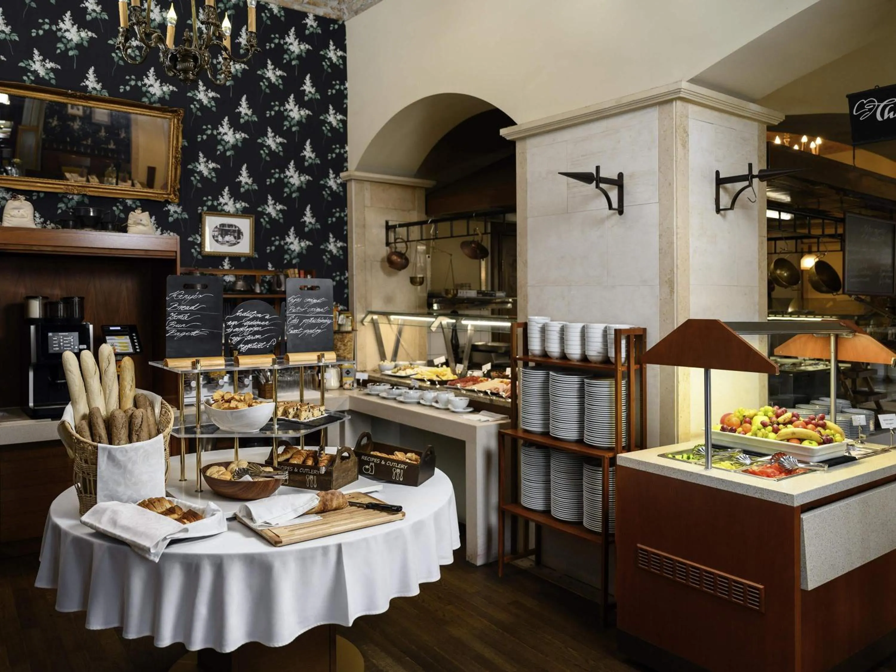 Restaurant/places to eat in Mercure Szekesfehervar Magyar Kiraly