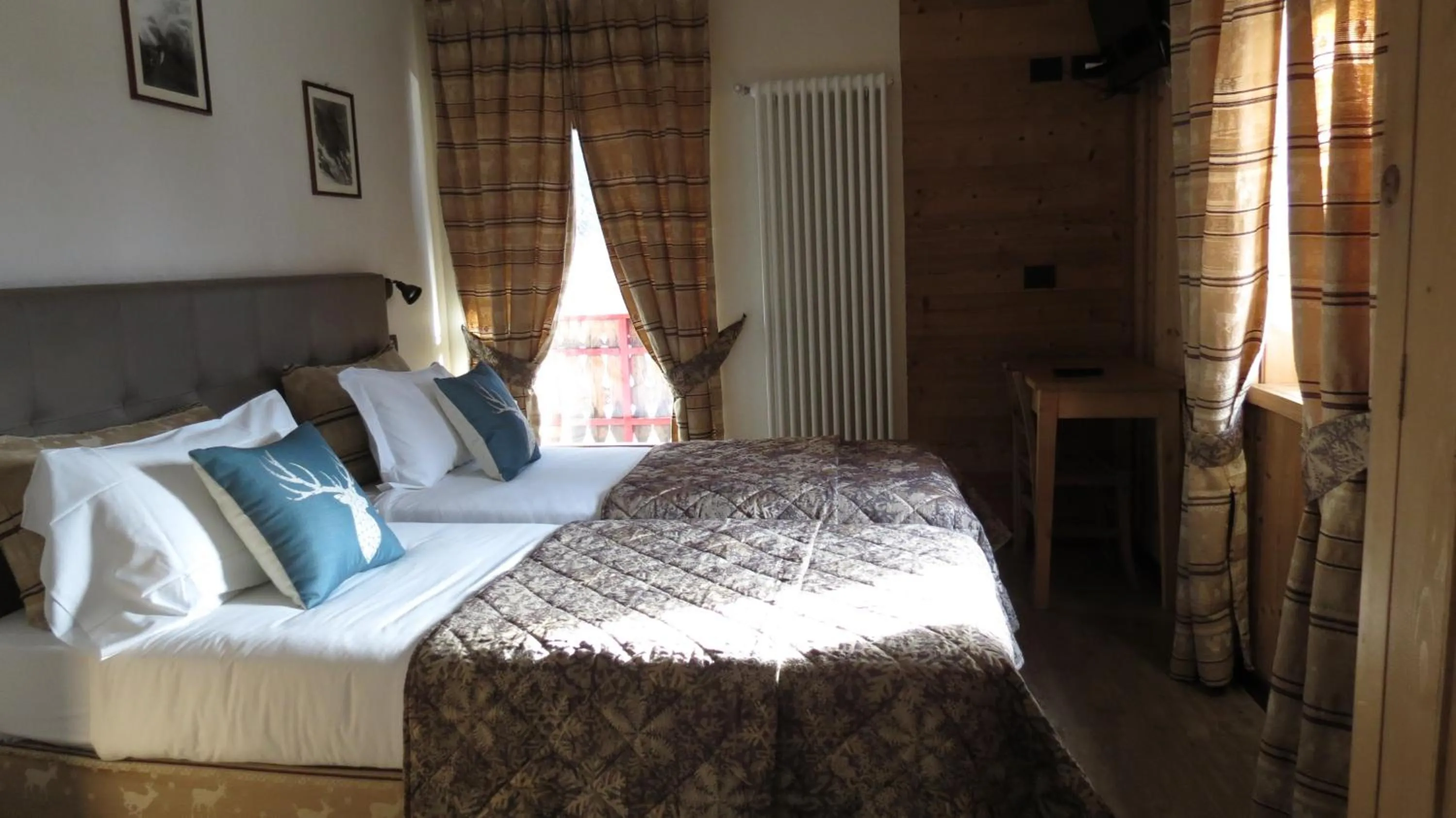 Bed in Hotel Astoria