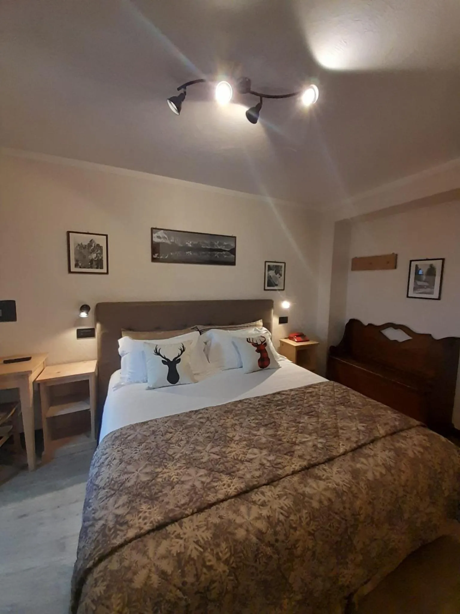 Bed in Hotel Astoria