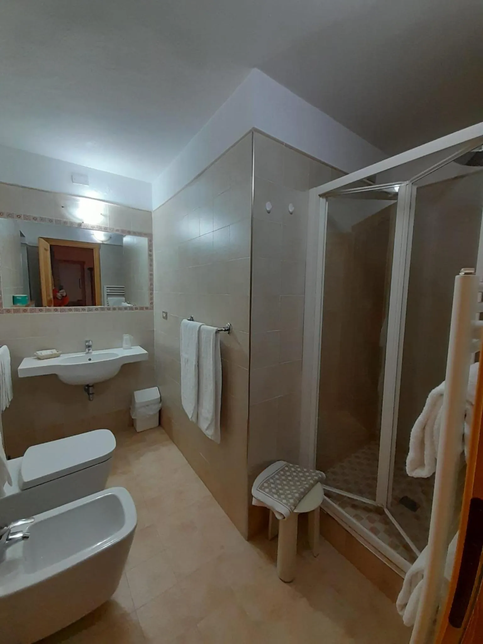 Shower in Hotel Astoria