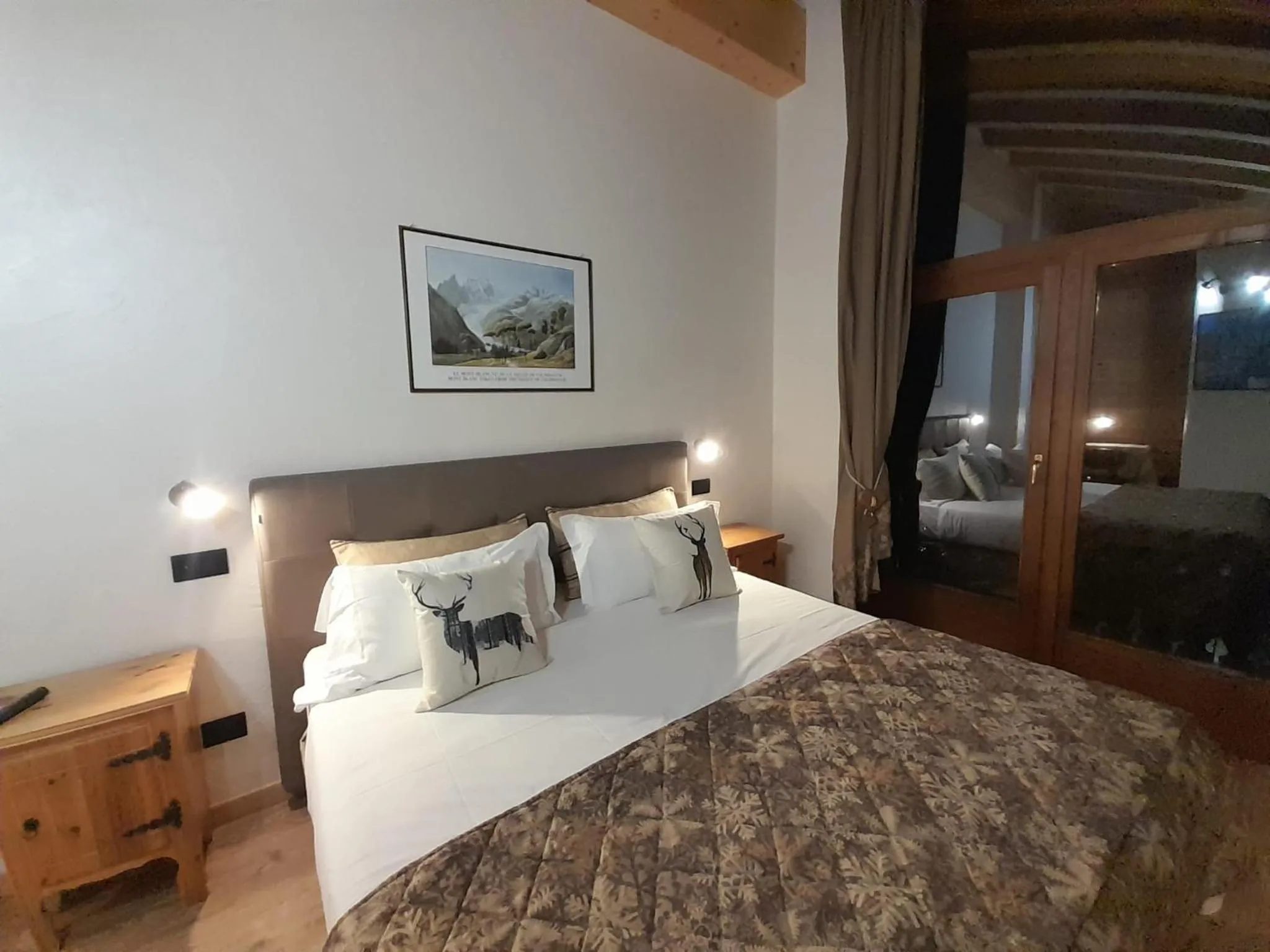 Bed in Hotel Astoria