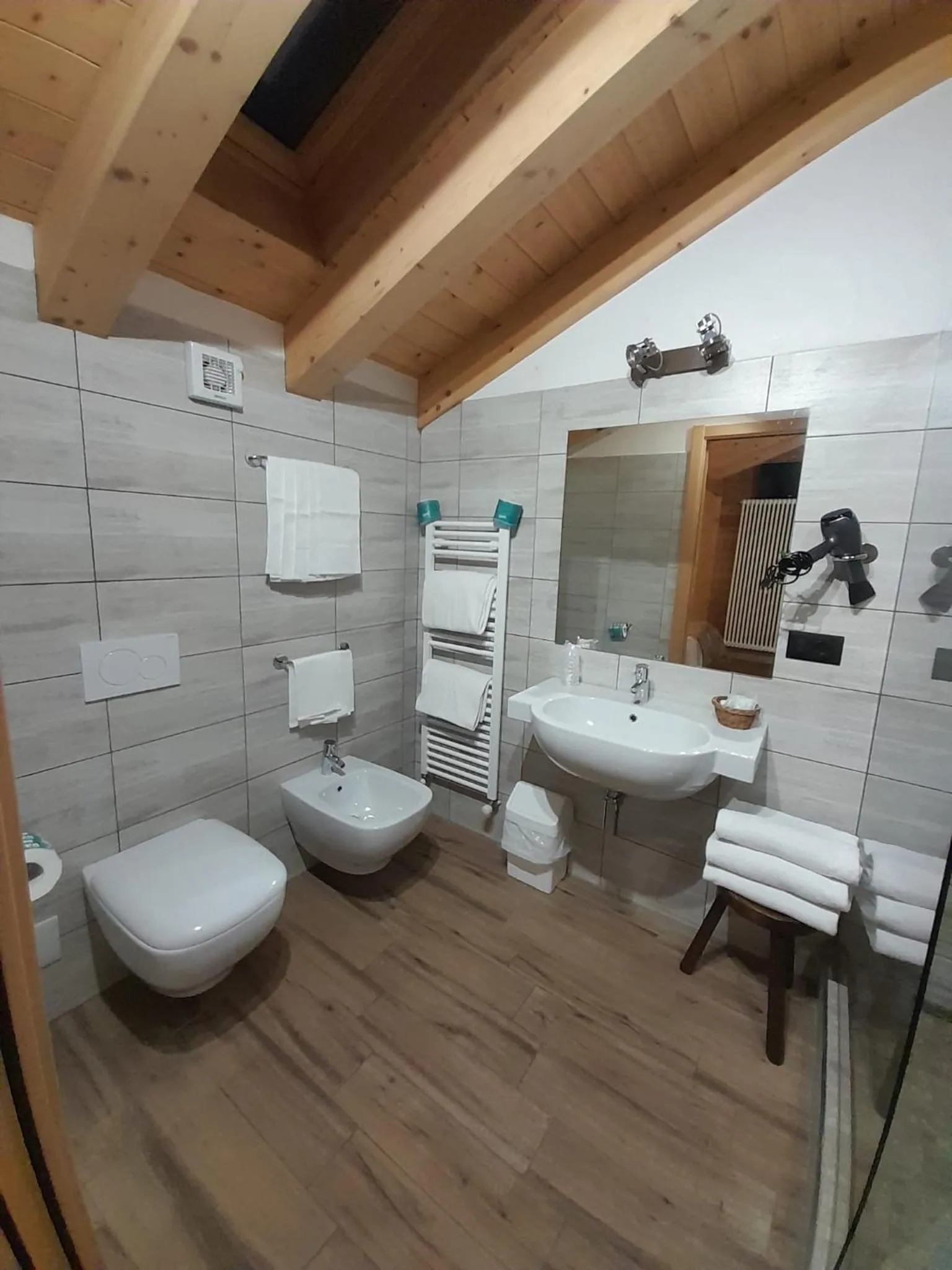 Shower in Hotel Astoria