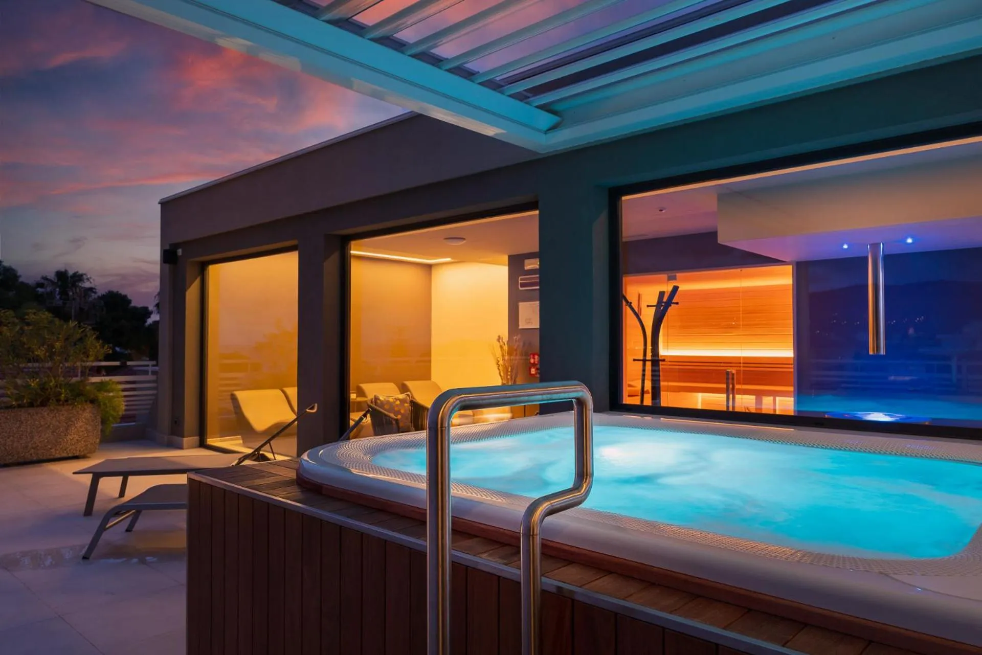 Hot Tub in Corallo Wellness Hotel