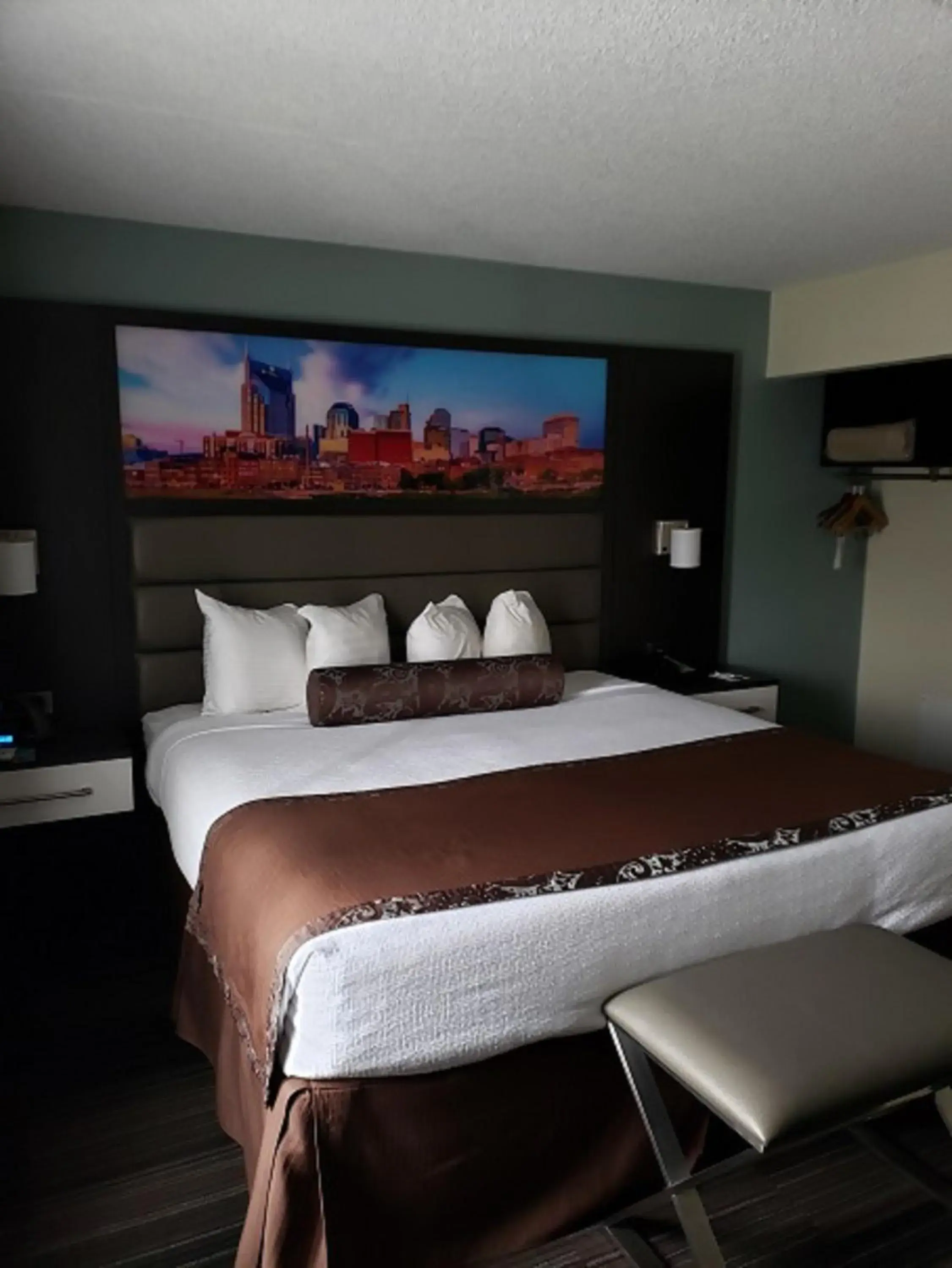 Bed in Club Hotel Nashville Inn & Suites Bed in Club Hotel Nashville Inn & Suites