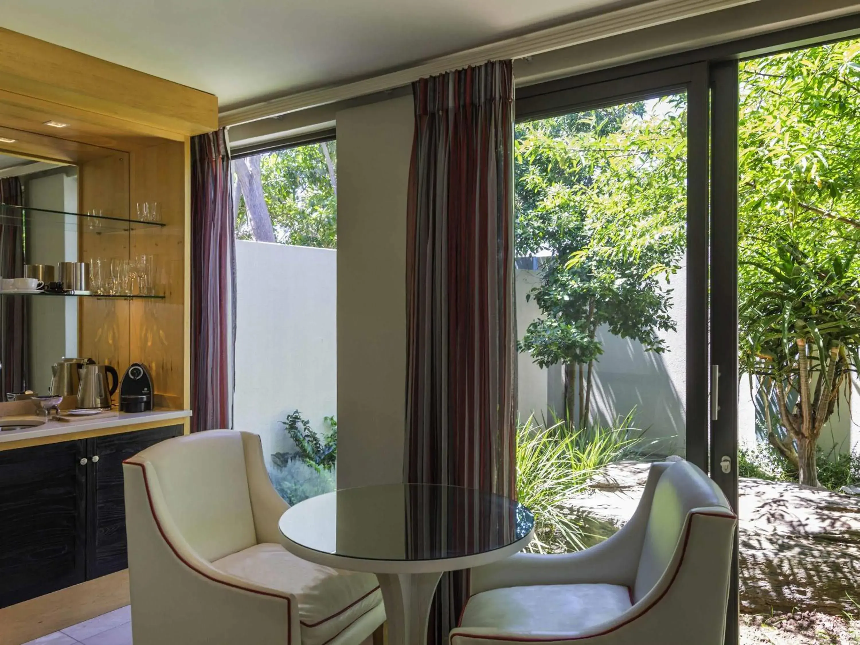 Executive Suite - Annex in No5 Boutique Art Hotel by Mantis Executive Suite - Annex in No5 Boutique Art Hotel by Mantis