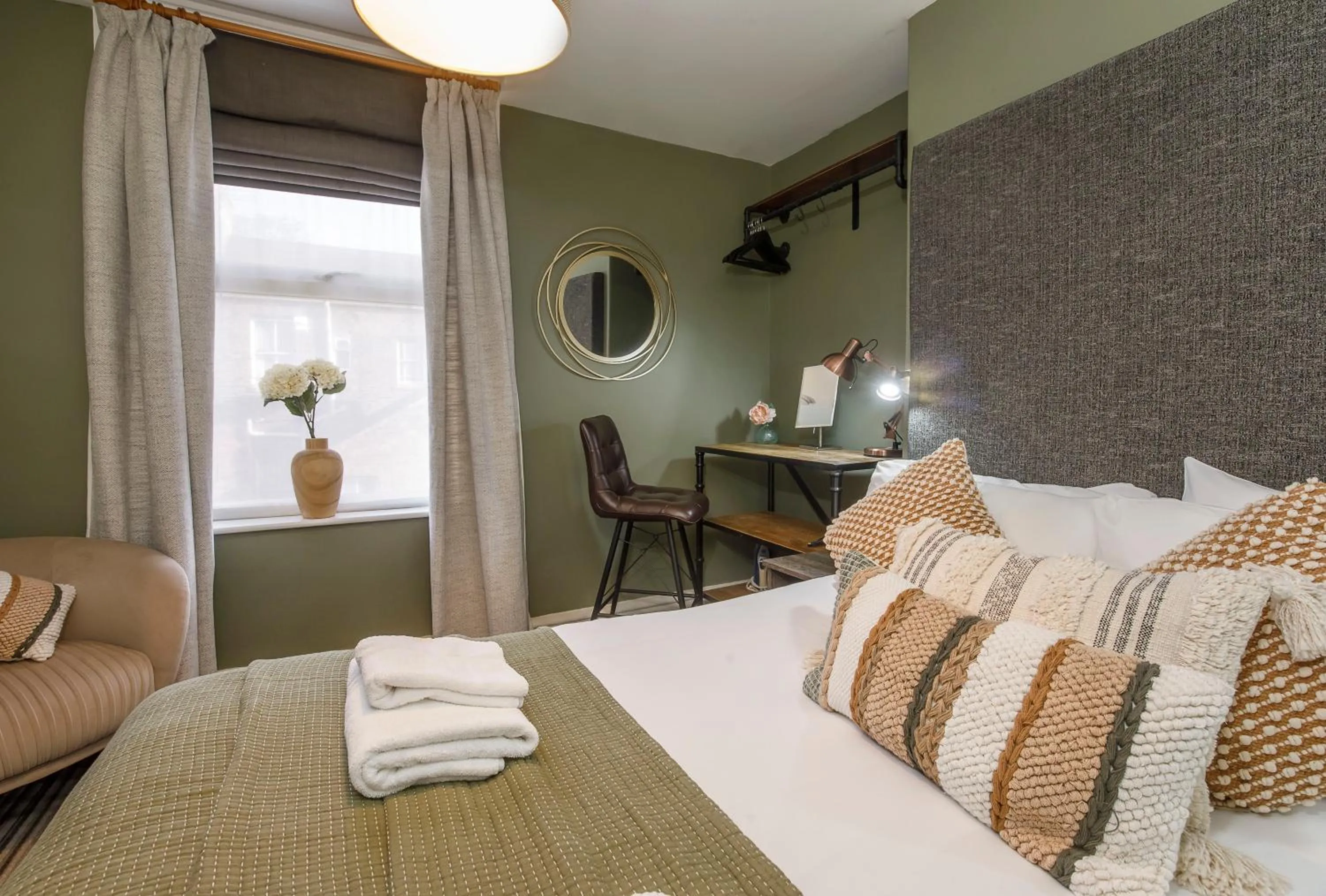 Bedroom, Bed in Clearly Apartments Bootham York