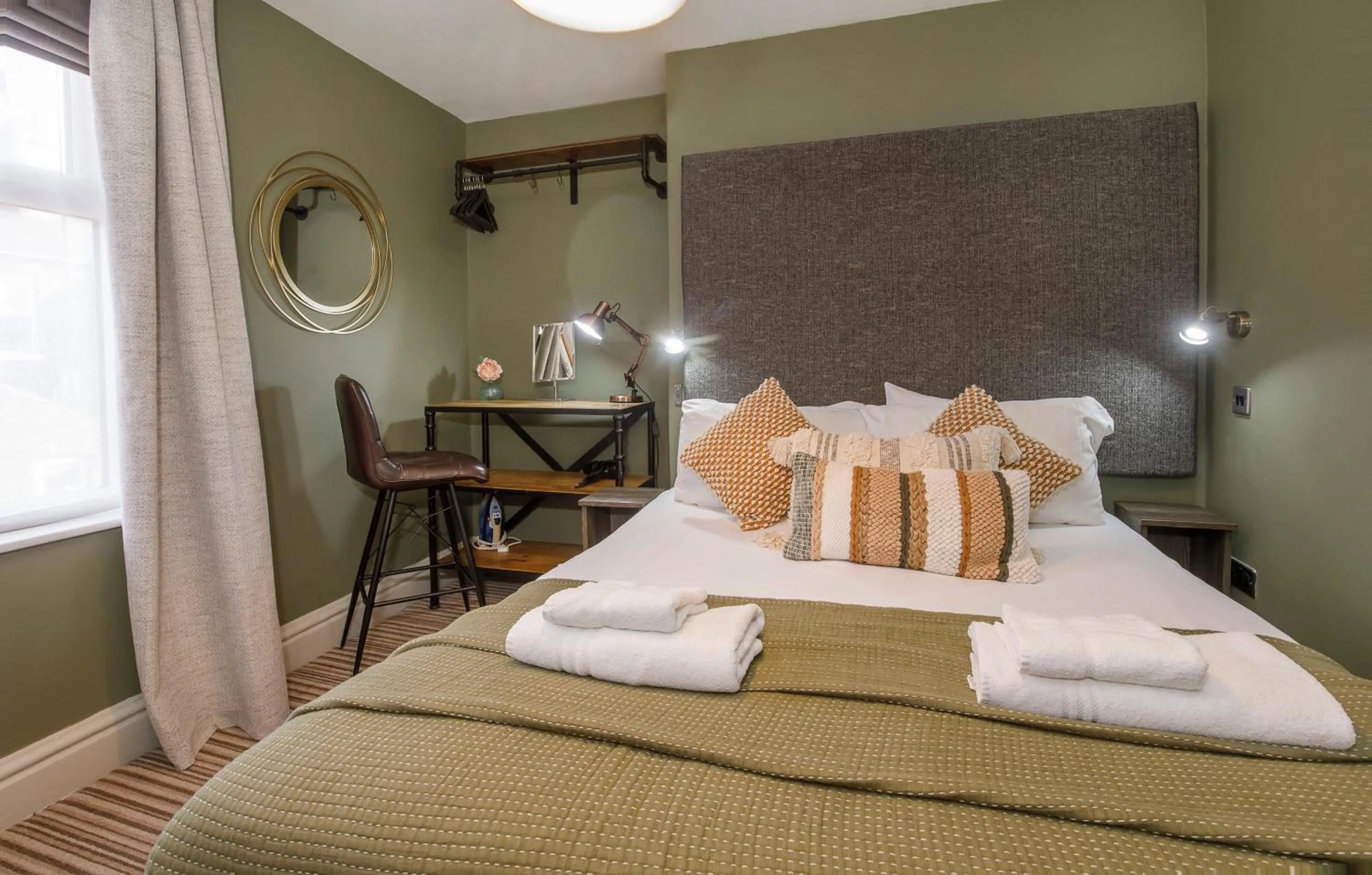 Bedroom, Bed in Clearly Apartments Bootham York