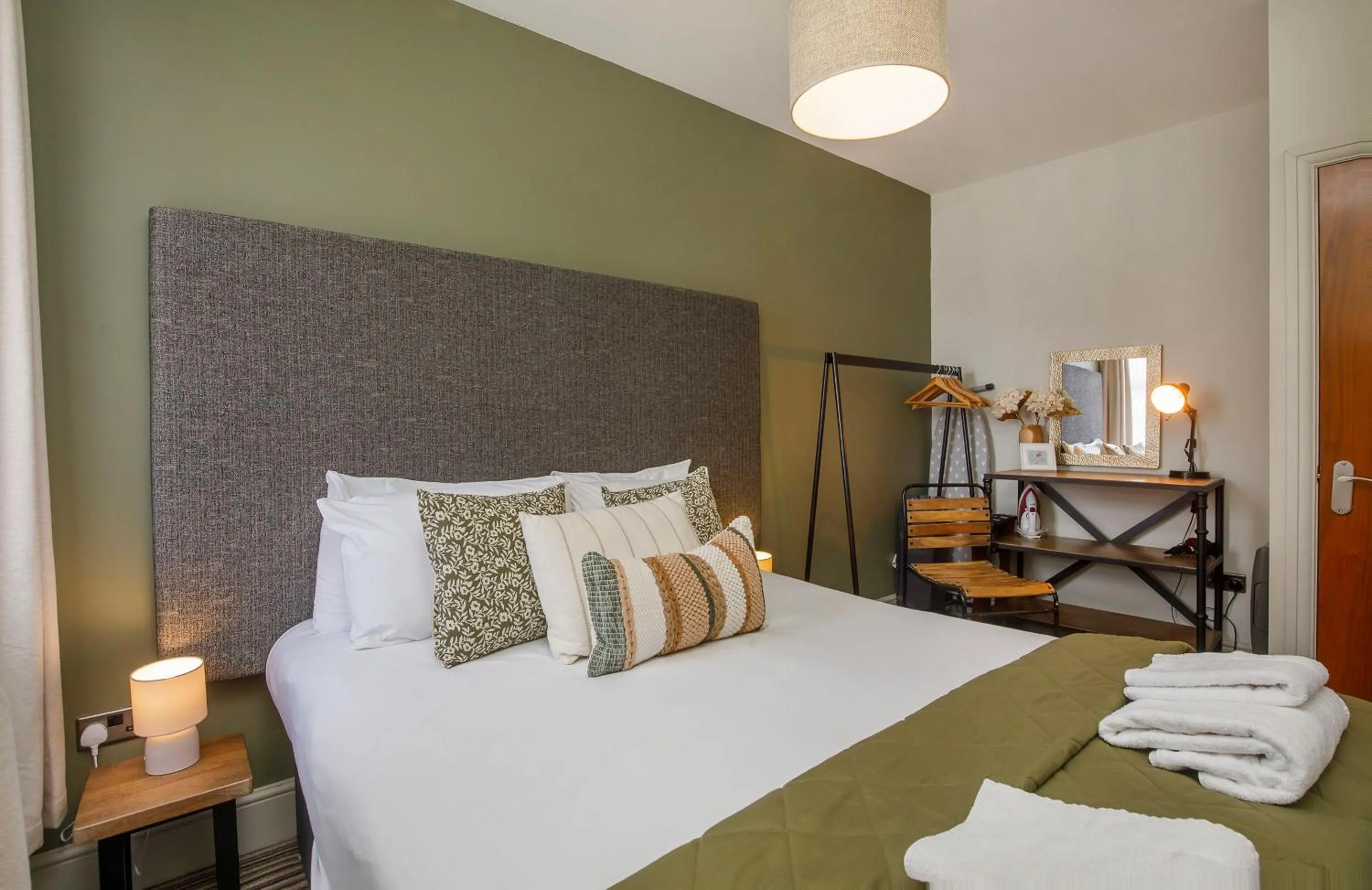 Bedroom, Bed in Clearly Apartments Bootham York
