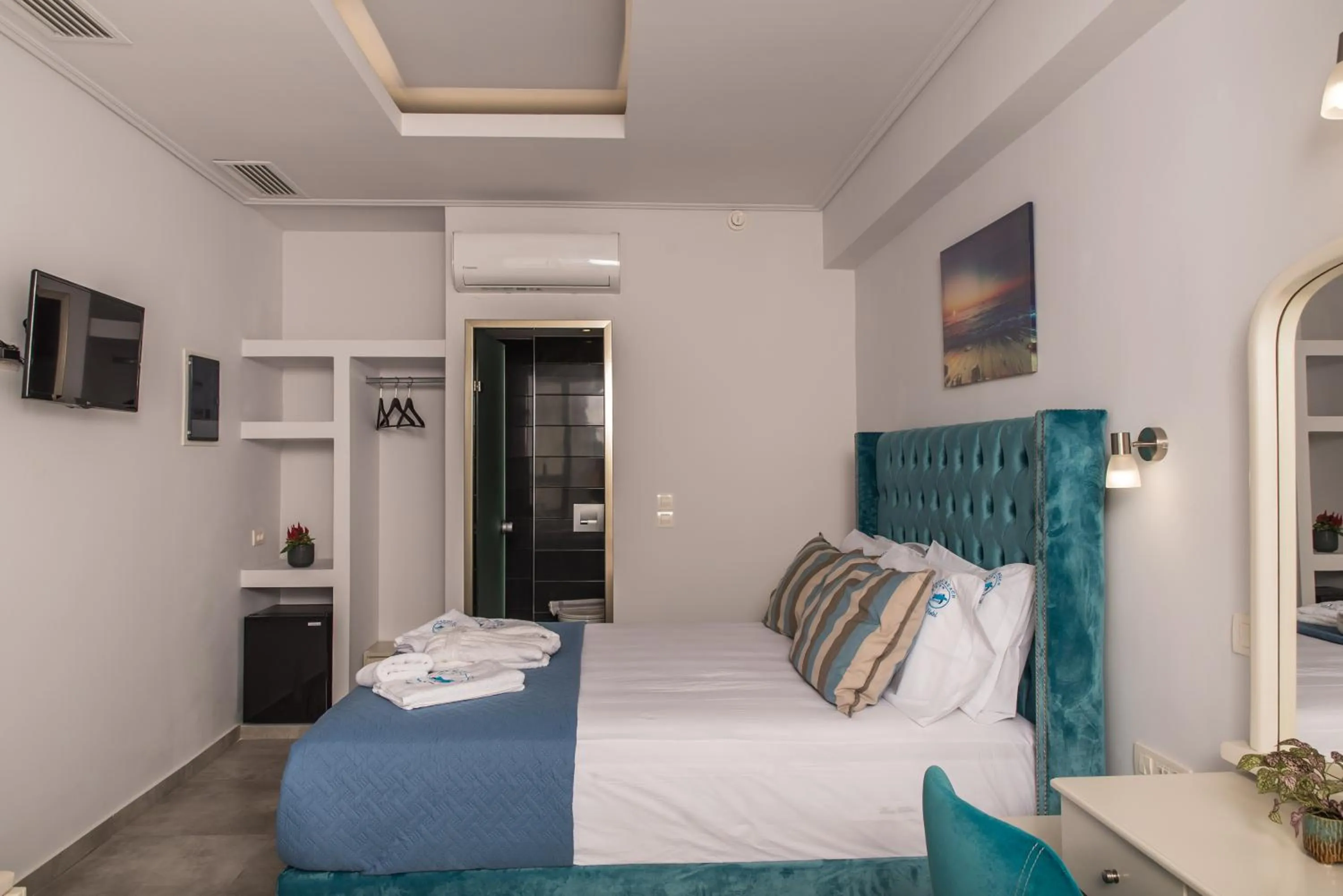 TV and multimedia in Denise Beach Hotel