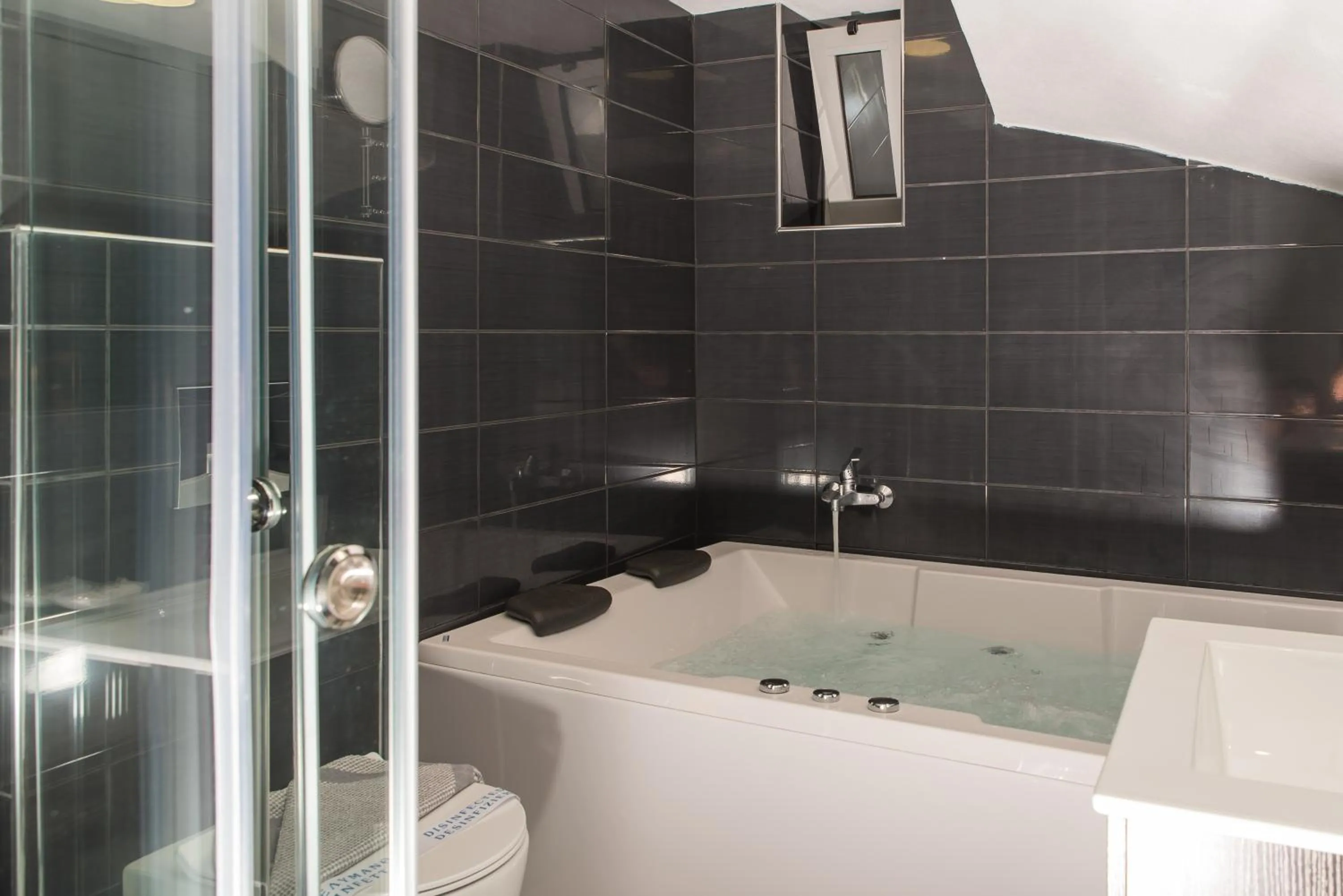 Shower in Denise Beach Hotel