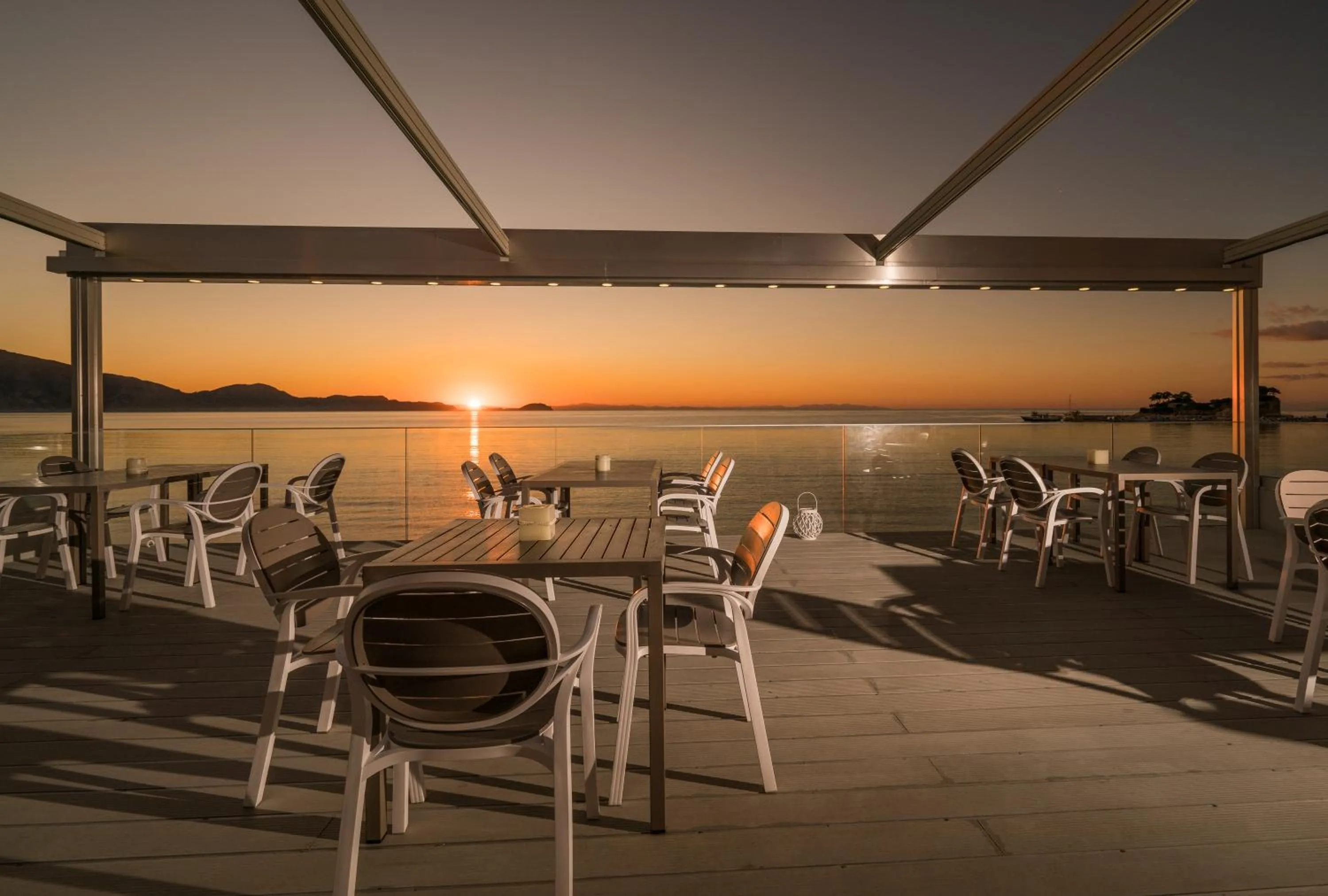 Restaurant/places to eat in Denise Beach Hotel