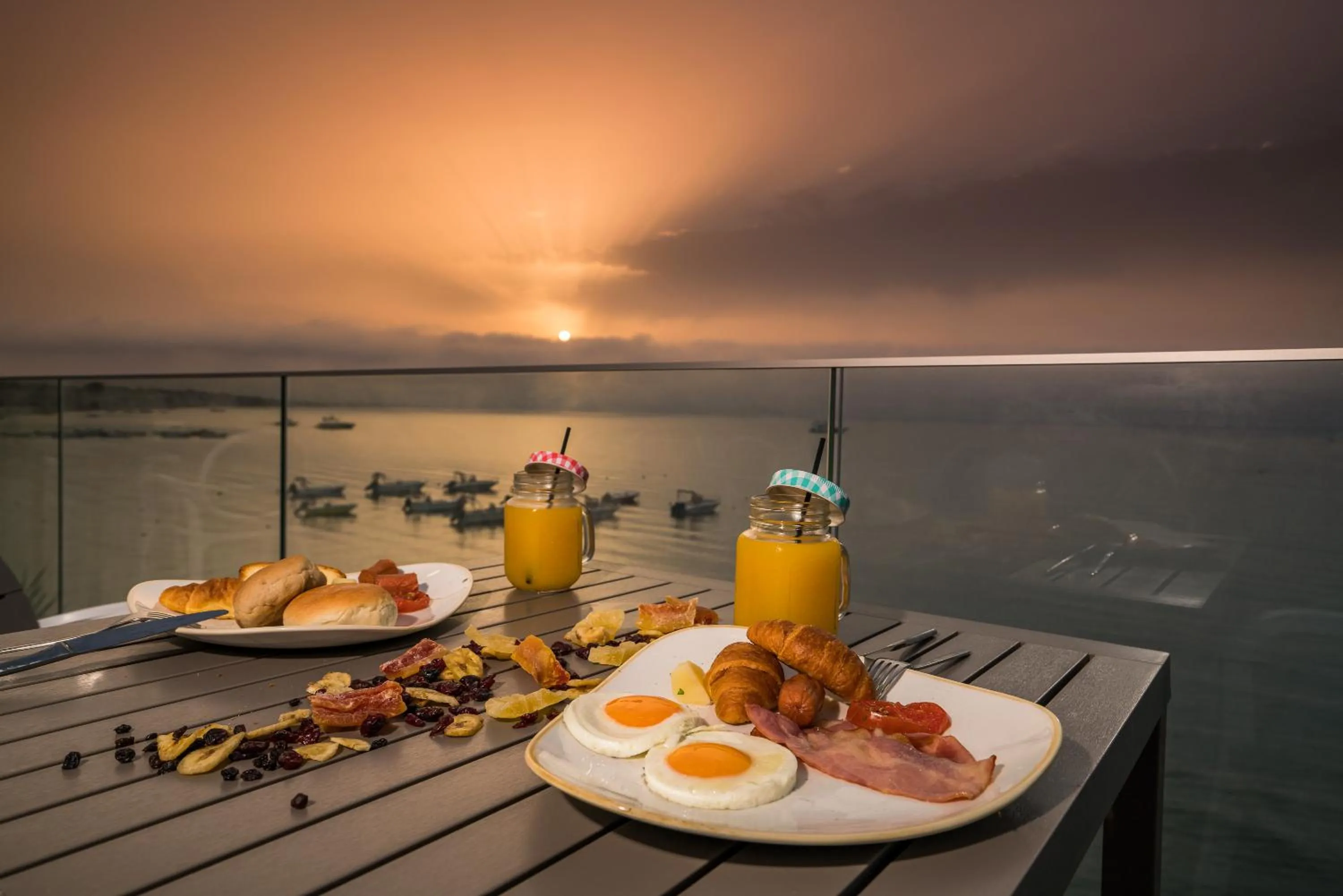 Restaurant/places to eat in Denise Beach Hotel