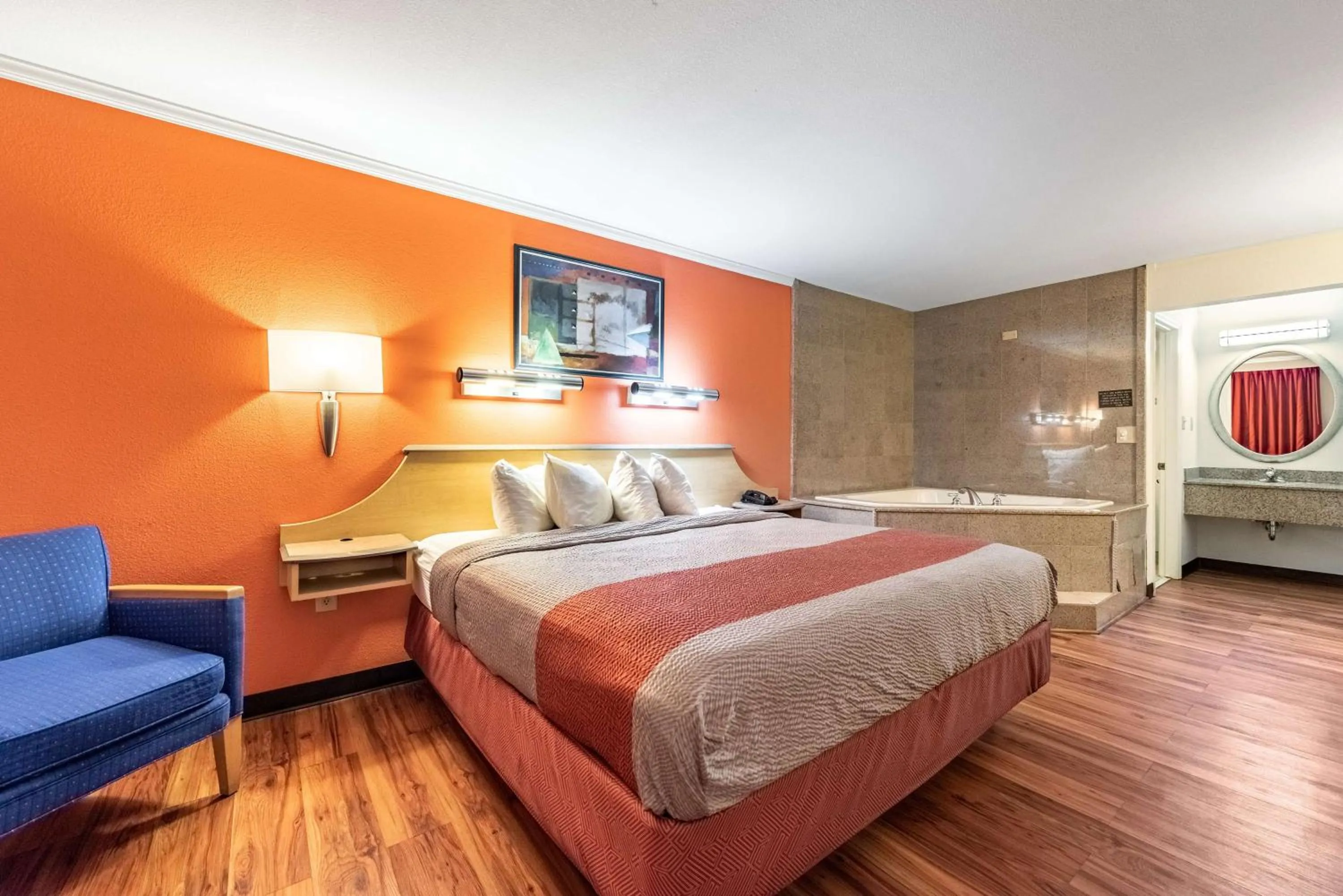 King Room - Non-Smoking in Motel 6-Gatlinburg, TN - Smoky Mountains