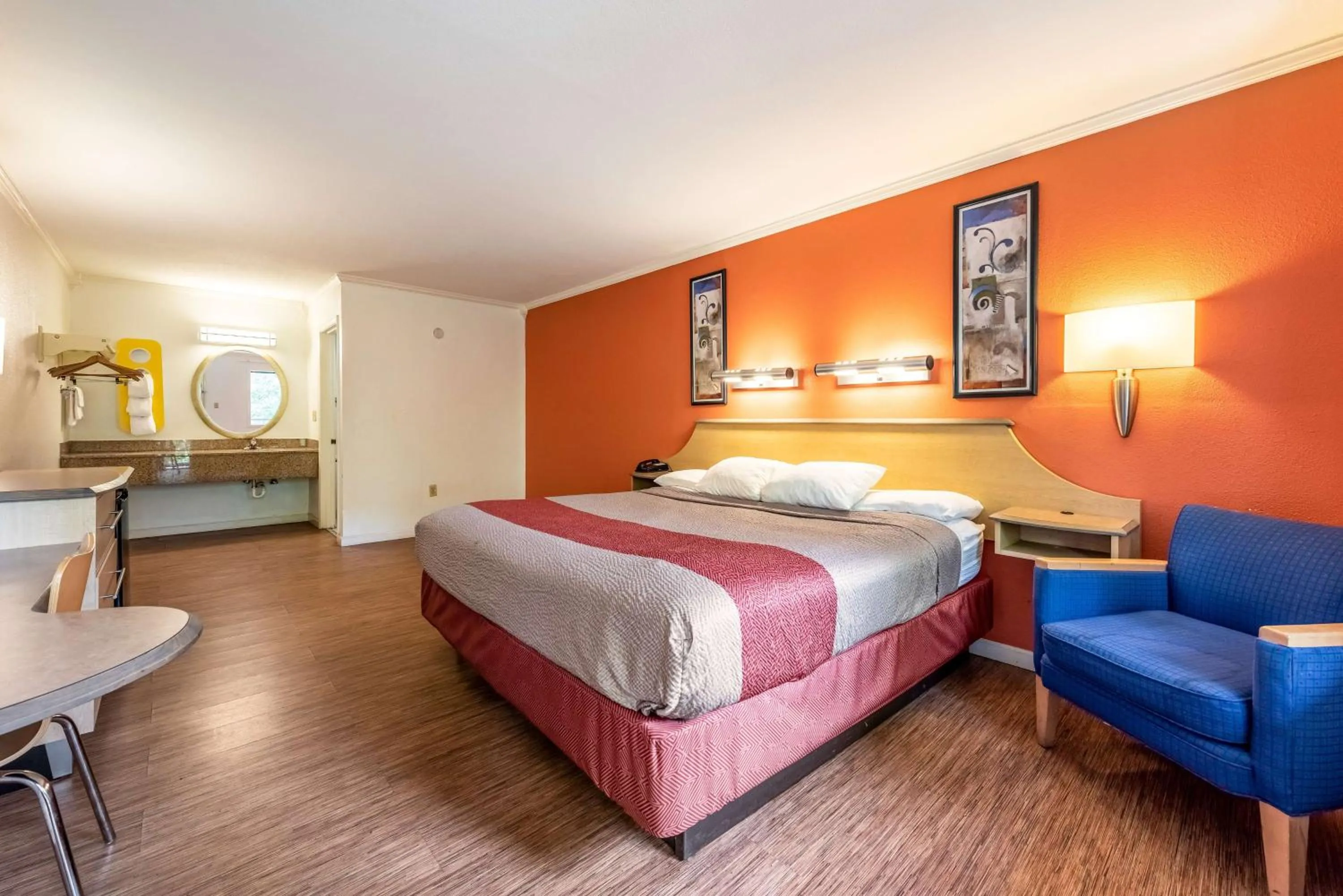 Bedroom, Bed in Motel 6-Gatlinburg, TN - Smoky Mountains