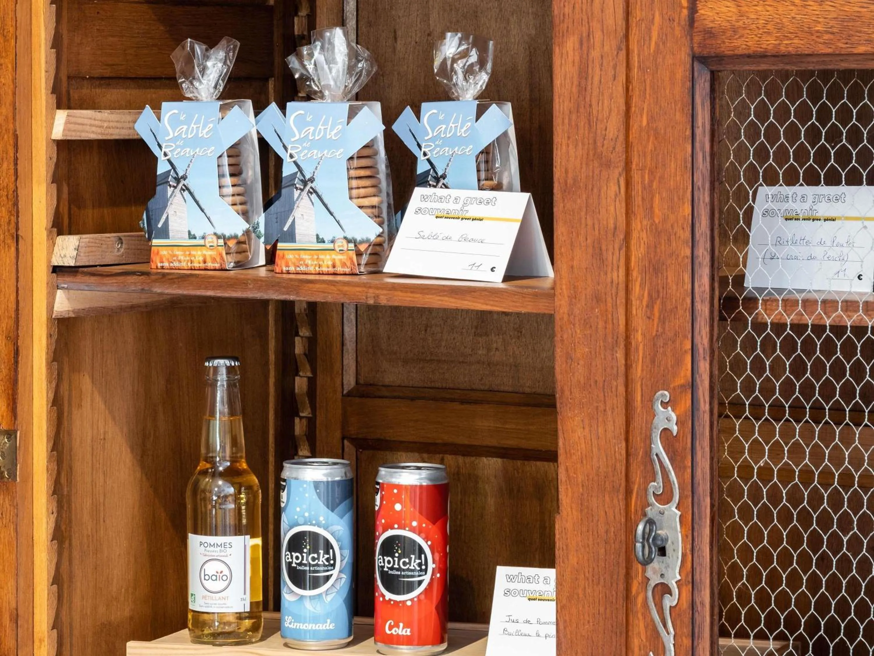 Lounge or bar in greet Chartres Est