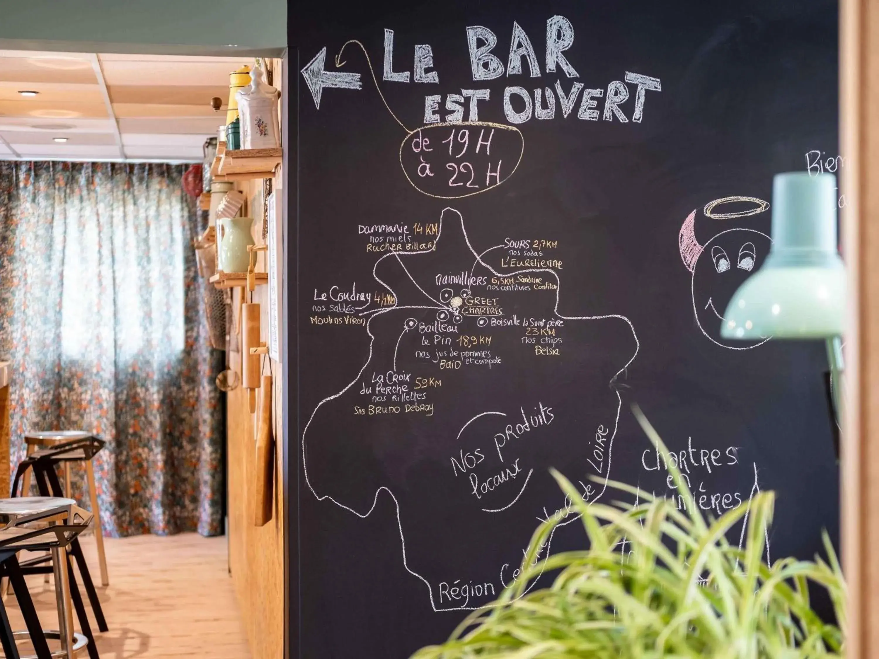 Lounge or bar in greet Chartres Est Lounge or bar in greet Chartres Est