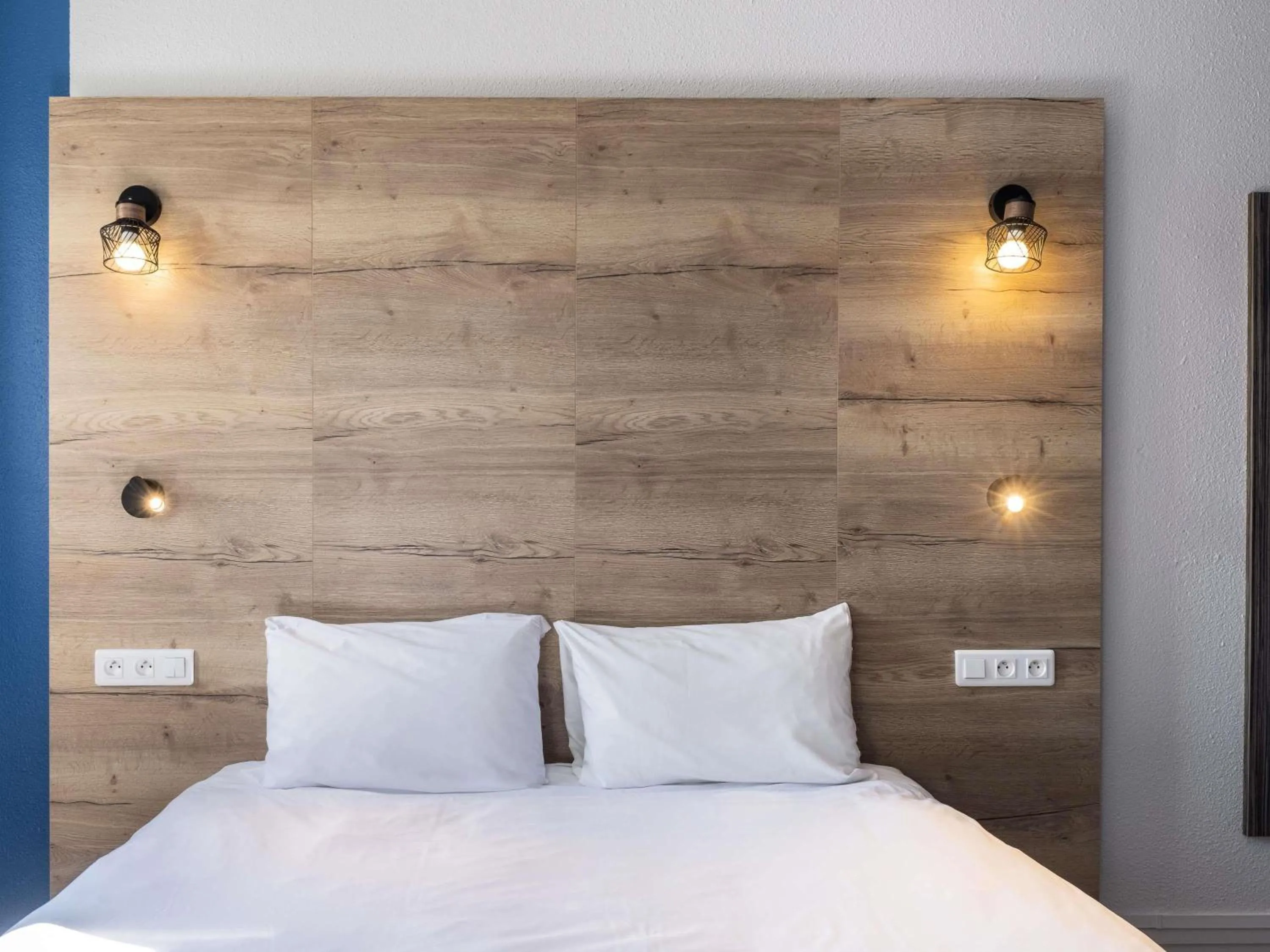 Bedroom, Bed in greet Chartres Est