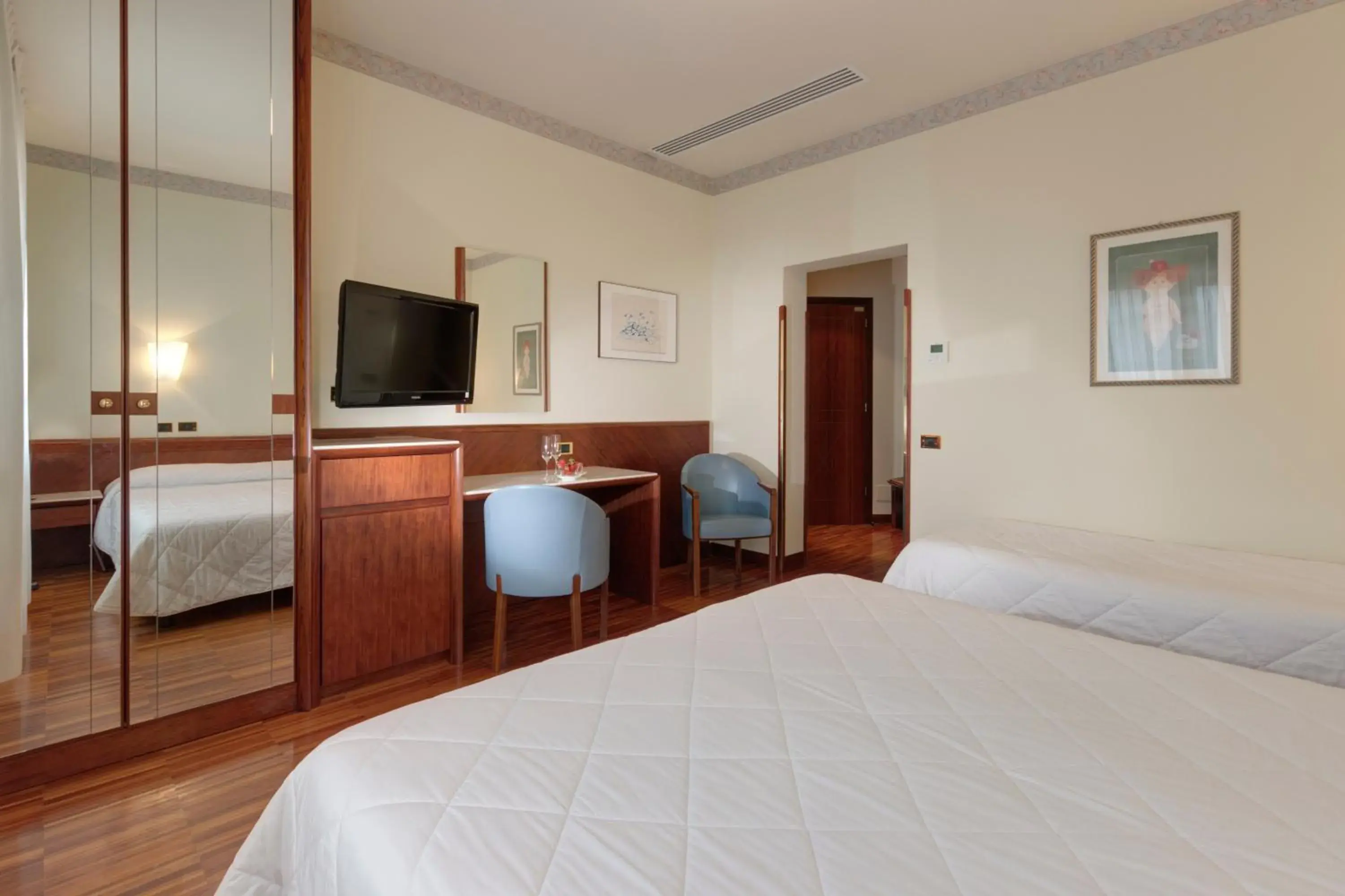 Triple Room - single occupancy in Palace Hotel Triple Room - single occupancy in Palace Hotel