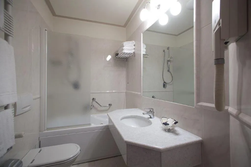 Bathroom in Palace Hotel