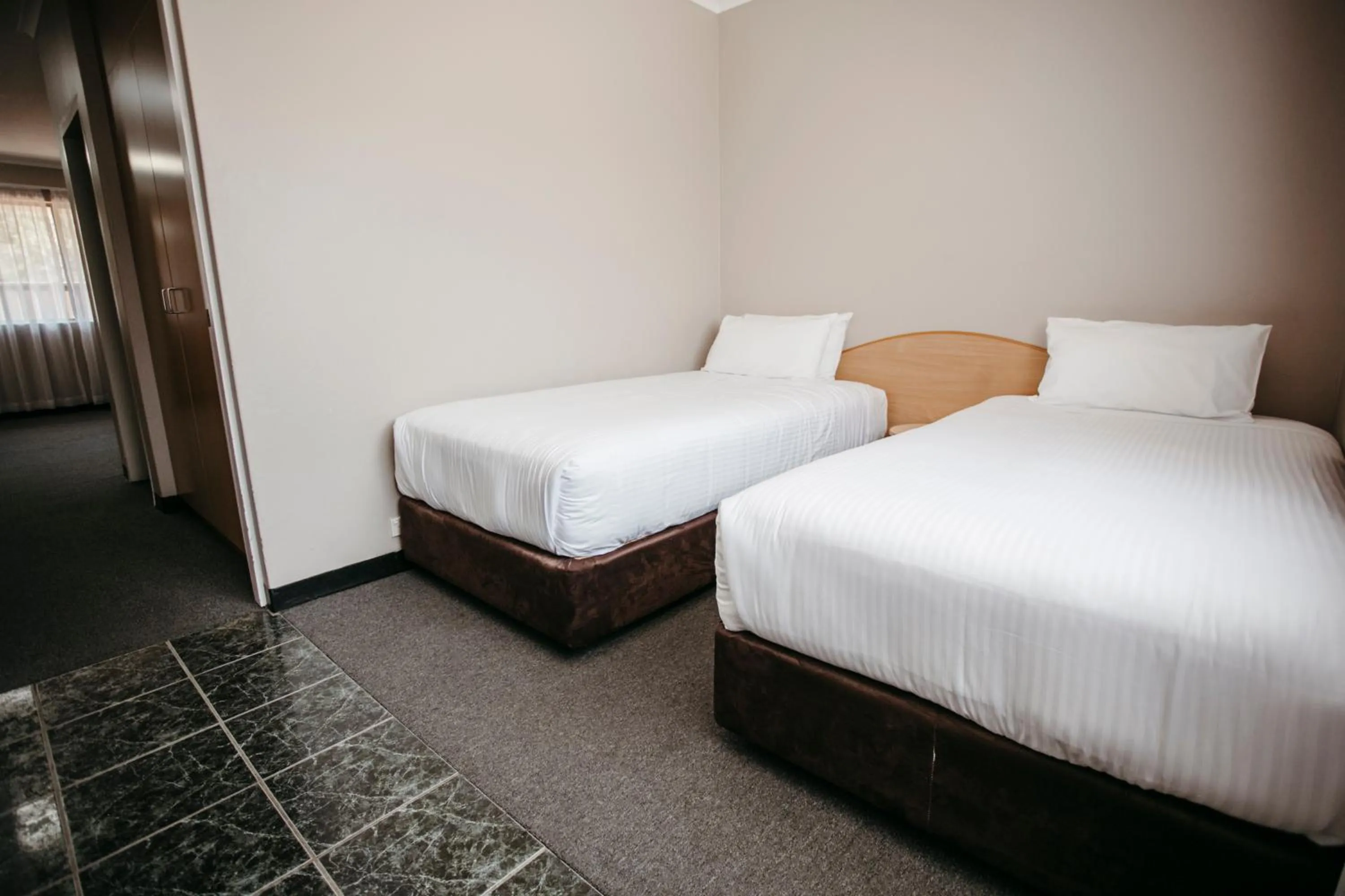 Bed in Colonial Motel Richmond